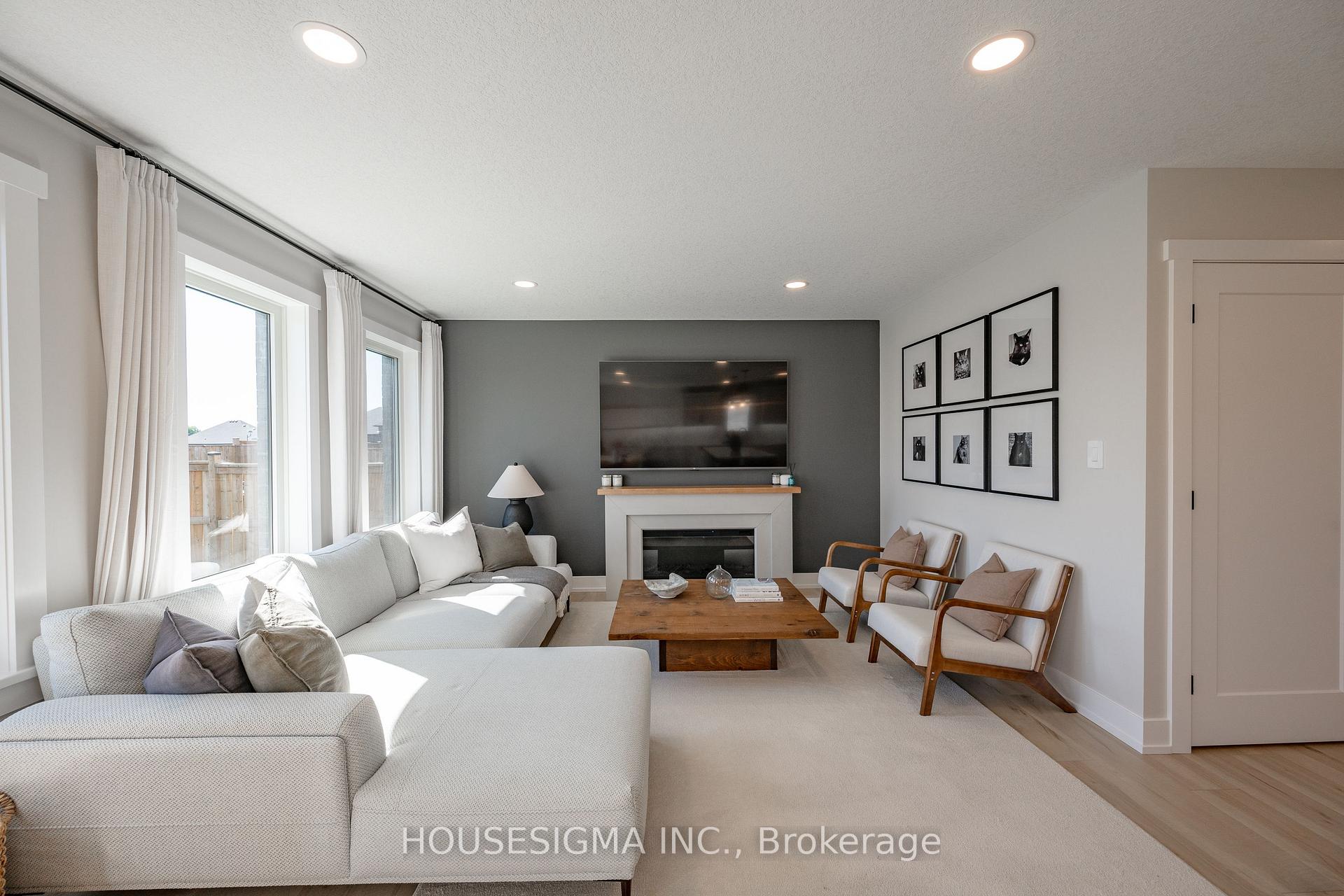 Photo 10 of 48 Postma Crescent, North Middlesex, Ailsa Craig — HOMEH