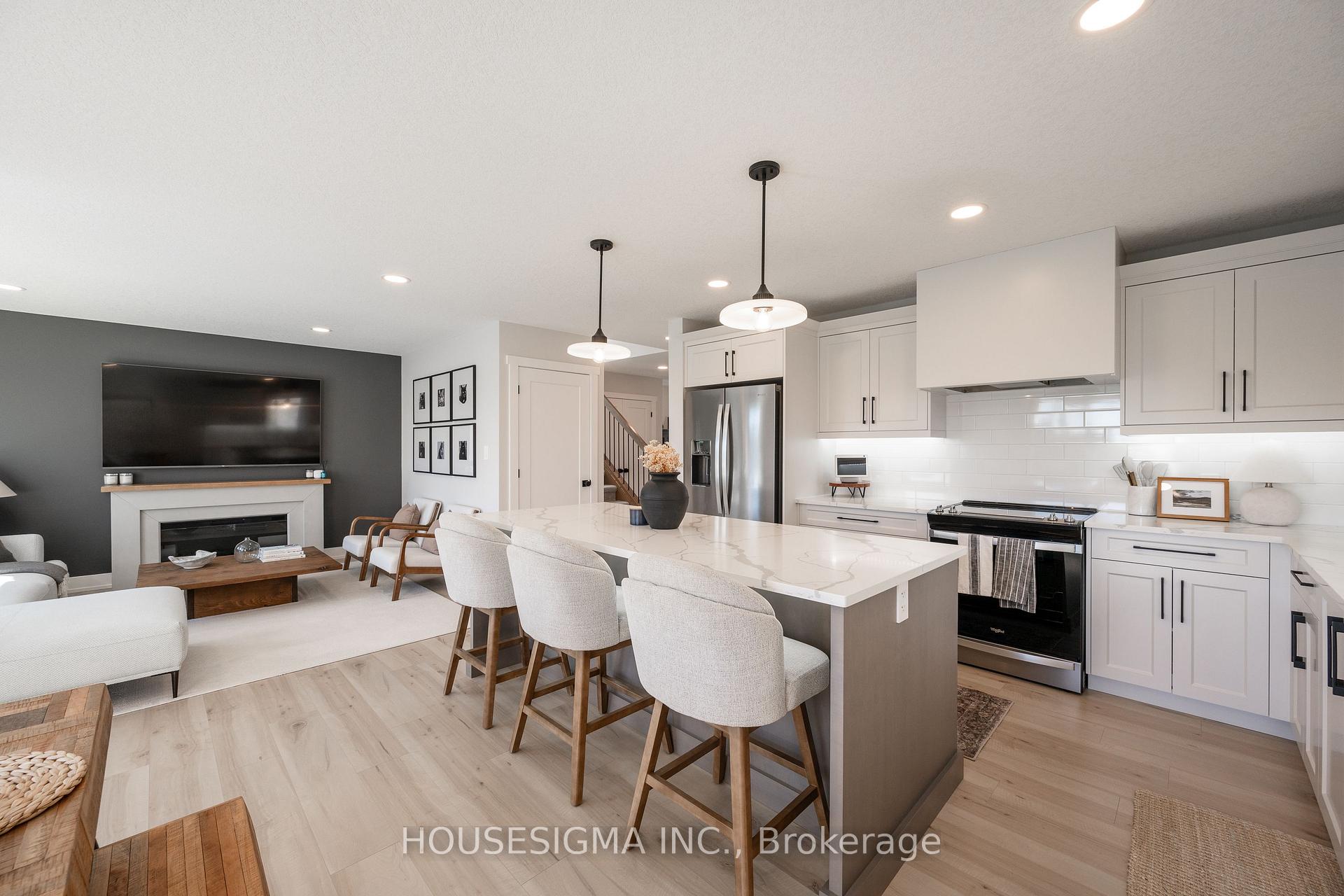 Photo 12 of 48 Postma Crescent, North Middlesex, Ailsa Craig — HOMEH