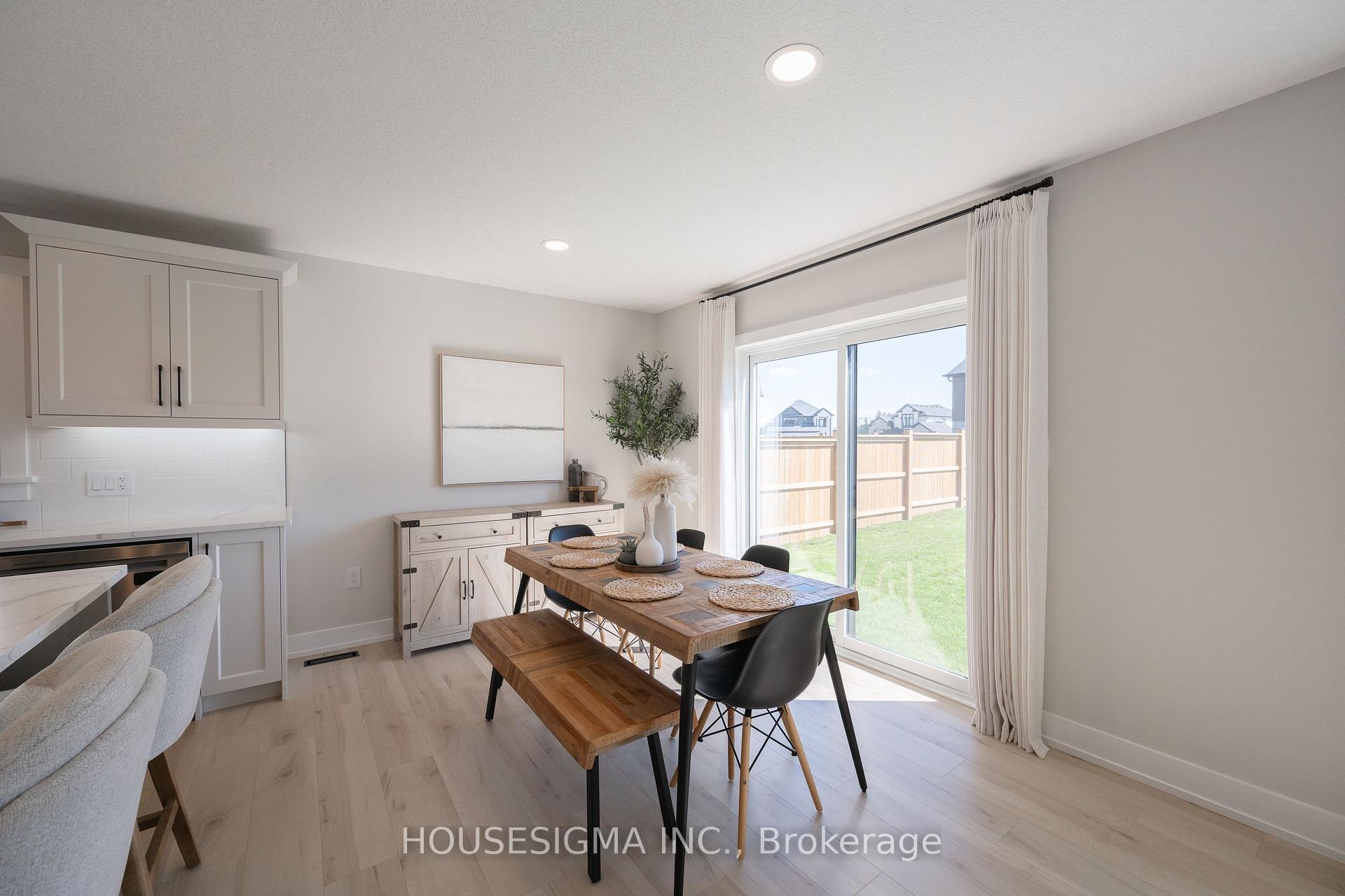 Photo 14 of 48 Postma Crescent, North Middlesex, Ailsa Craig — HOMEH