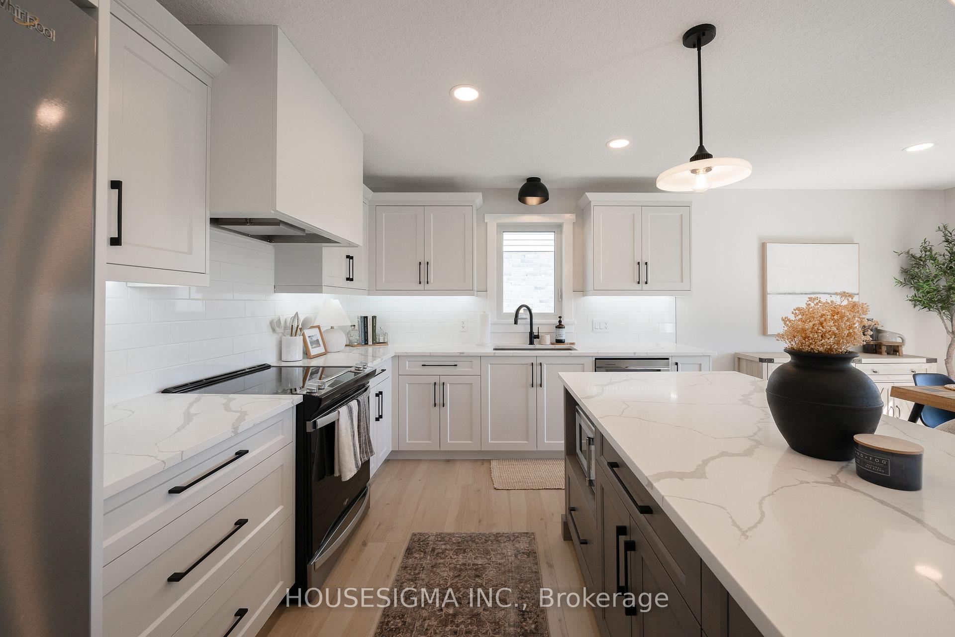 Photo 17 of 48 Postma Crescent, North Middlesex, Ailsa Craig — HOMEH