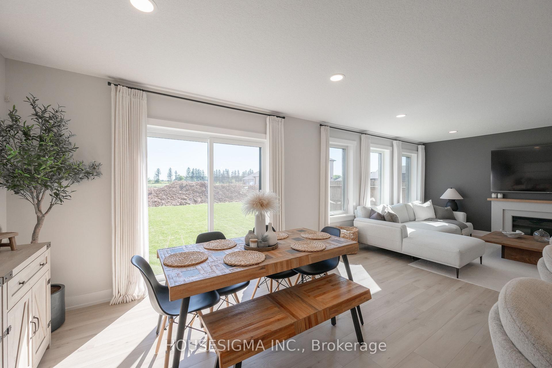 Photo 19 of 48 Postma Crescent, North Middlesex, Ailsa Craig — HOMEH