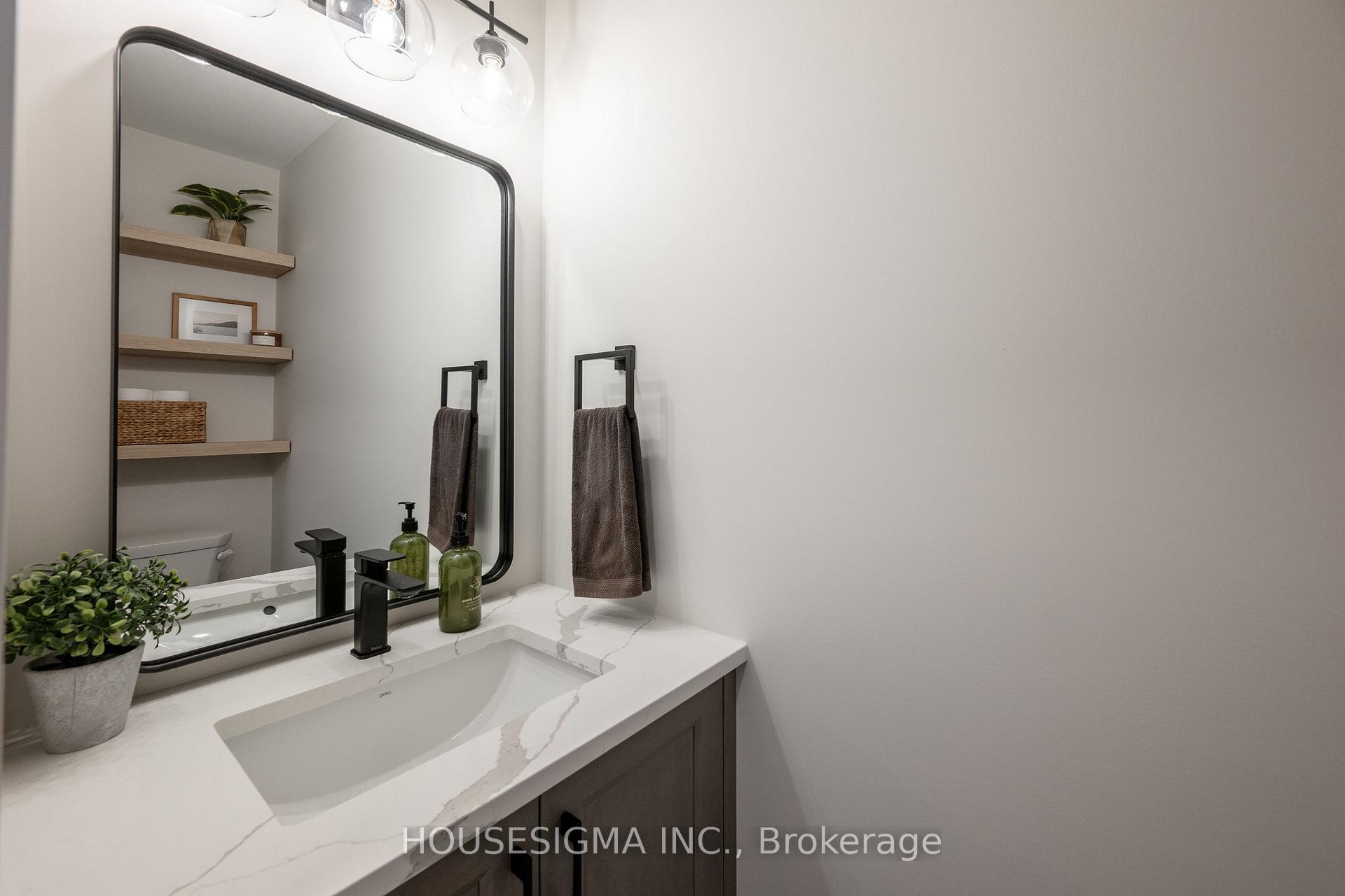 Photo 20 of 48 Postma Crescent, North Middlesex, Ailsa Craig — HOMEH