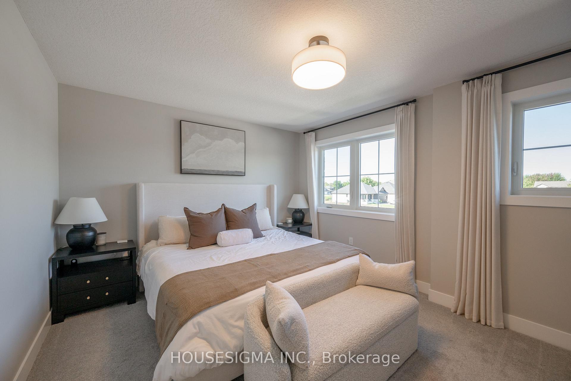 Photo 23 of 48 Postma Crescent, North Middlesex, Ailsa Craig — HOMEH