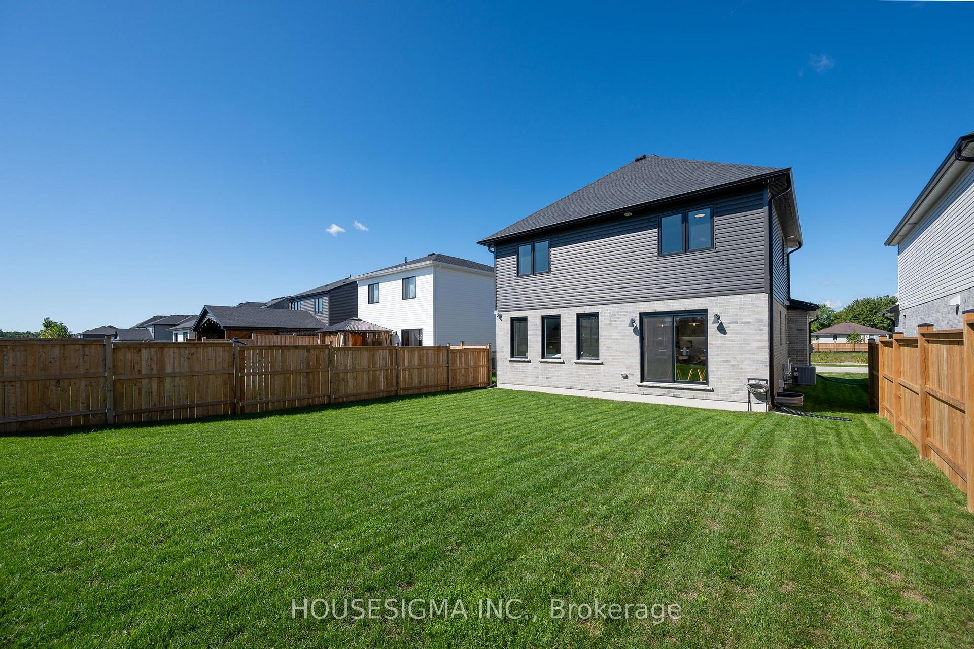 Photo 35 of 48 Postma Crescent, North Middlesex, Ailsa Craig — HOMEH