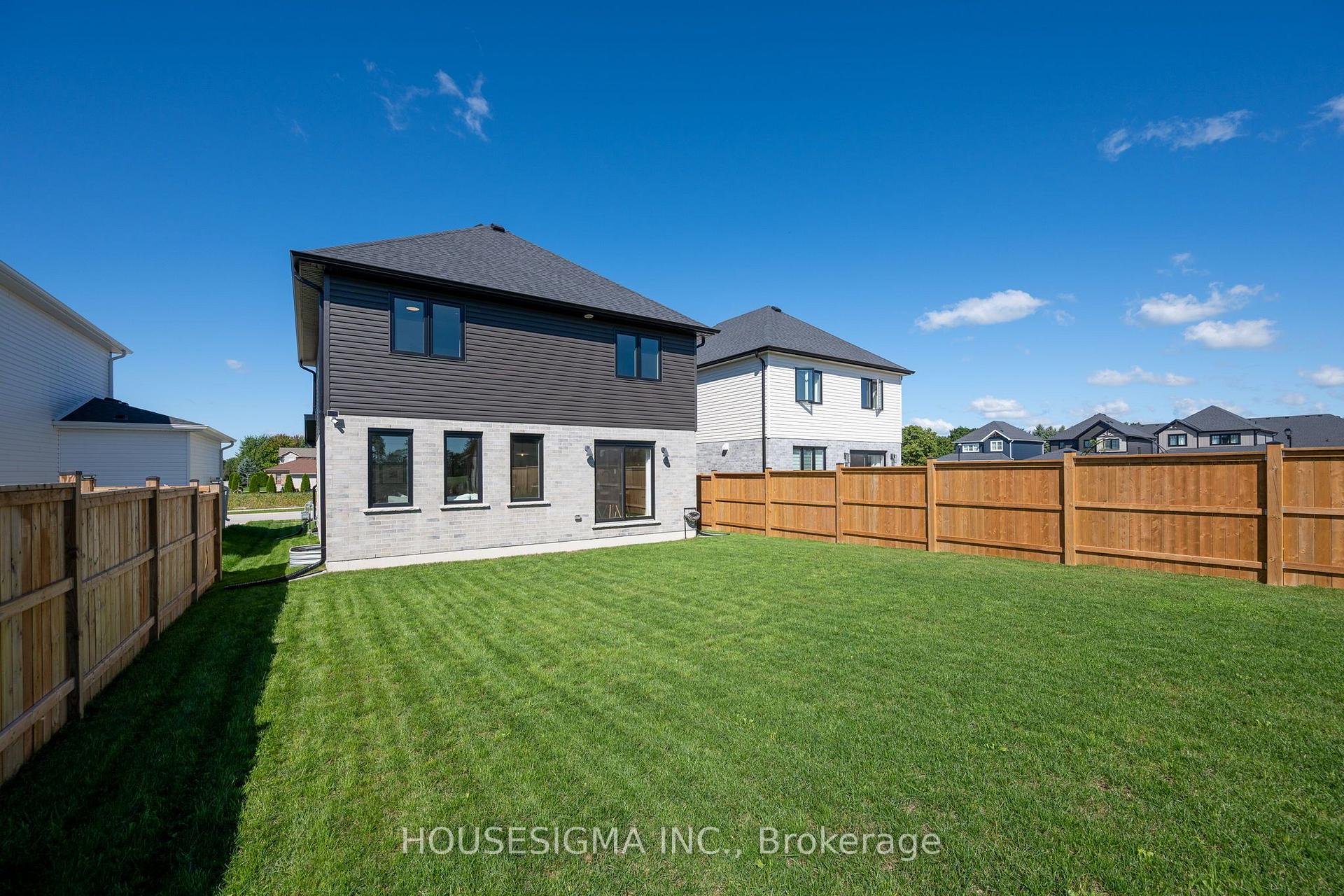 Photo 37 of 48 Postma Crescent, North Middlesex, Ailsa Craig — HOMEH