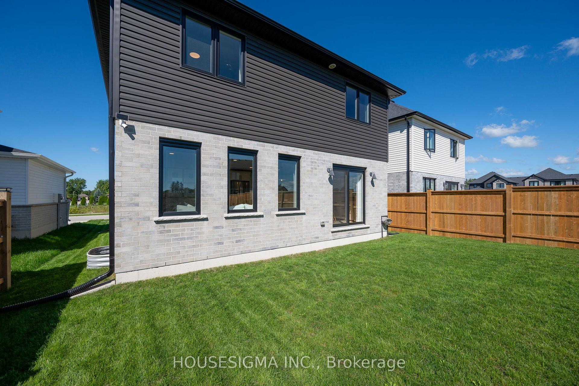 Photo 38 of 48 Postma Crescent, North Middlesex, Ailsa Craig — HOMEH