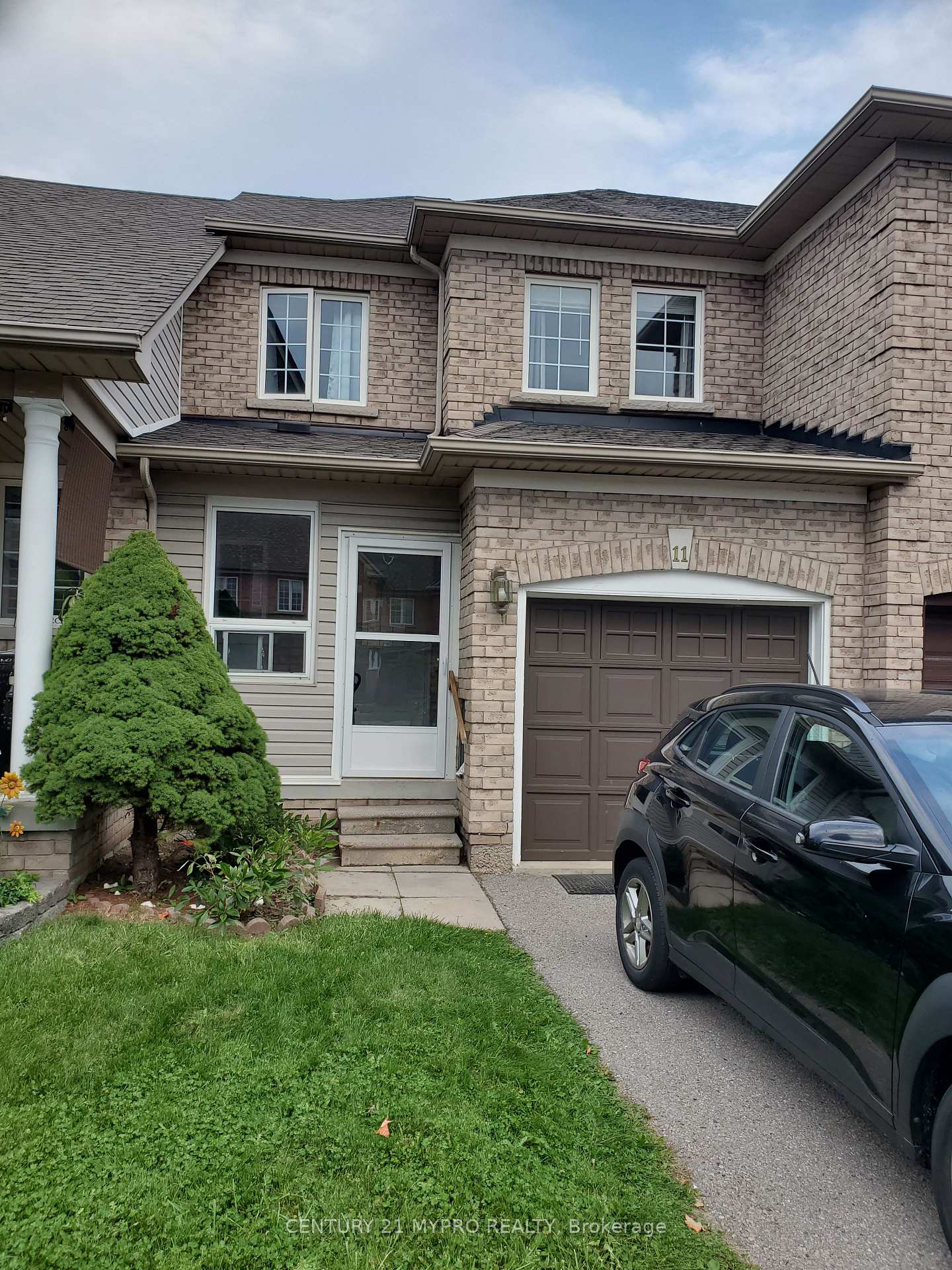 Photo 2 of 11 Oglevie Drive, Whitby, Pringle Creek — HOMEH