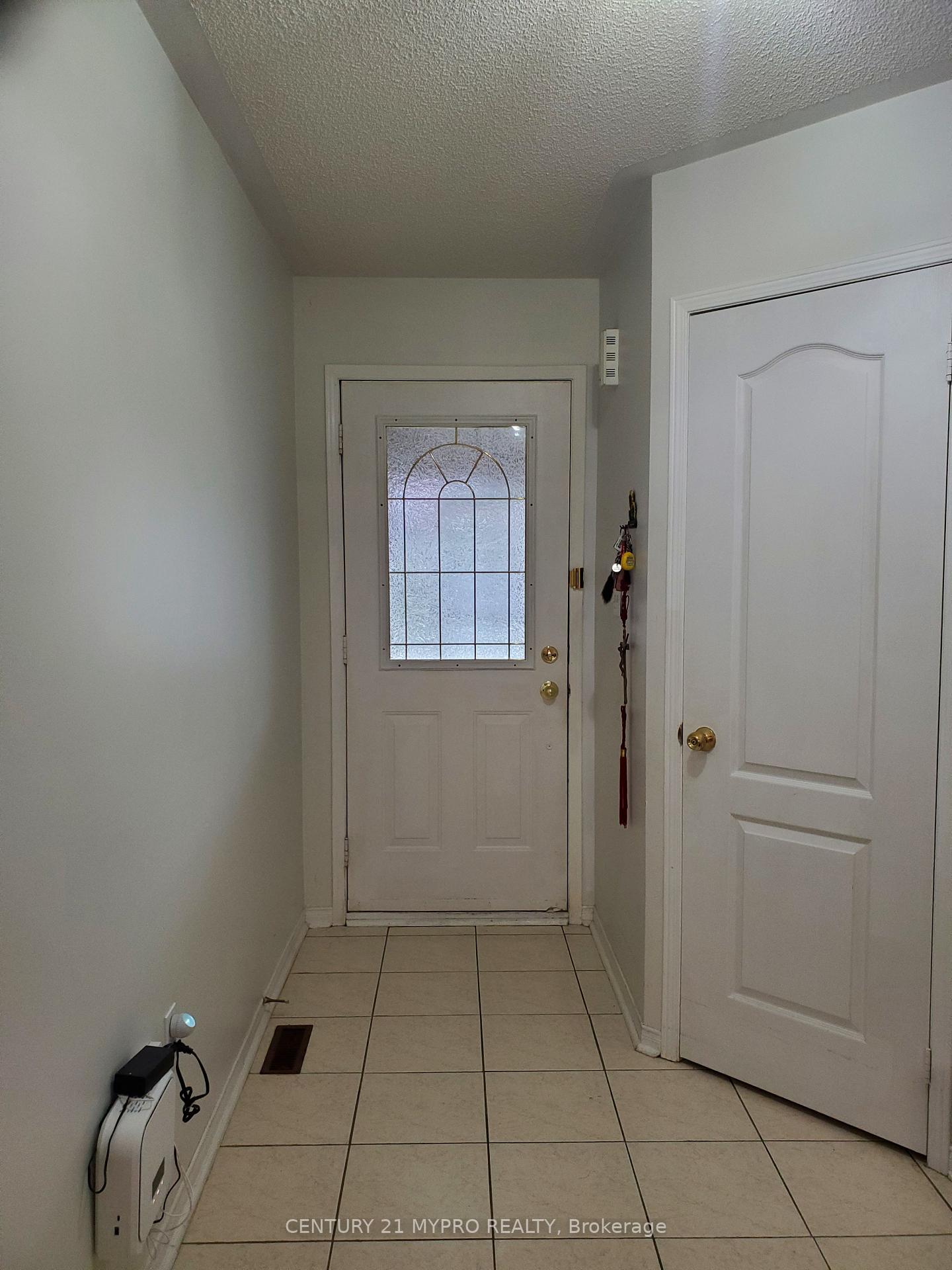 Photo 3 of 11 Oglevie Drive, Whitby, Pringle Creek — HOMEH