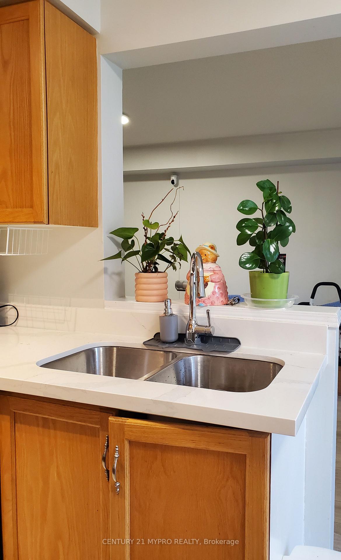 Photo 4 of 11 Oglevie Drive, Whitby, Pringle Creek — HOMEH