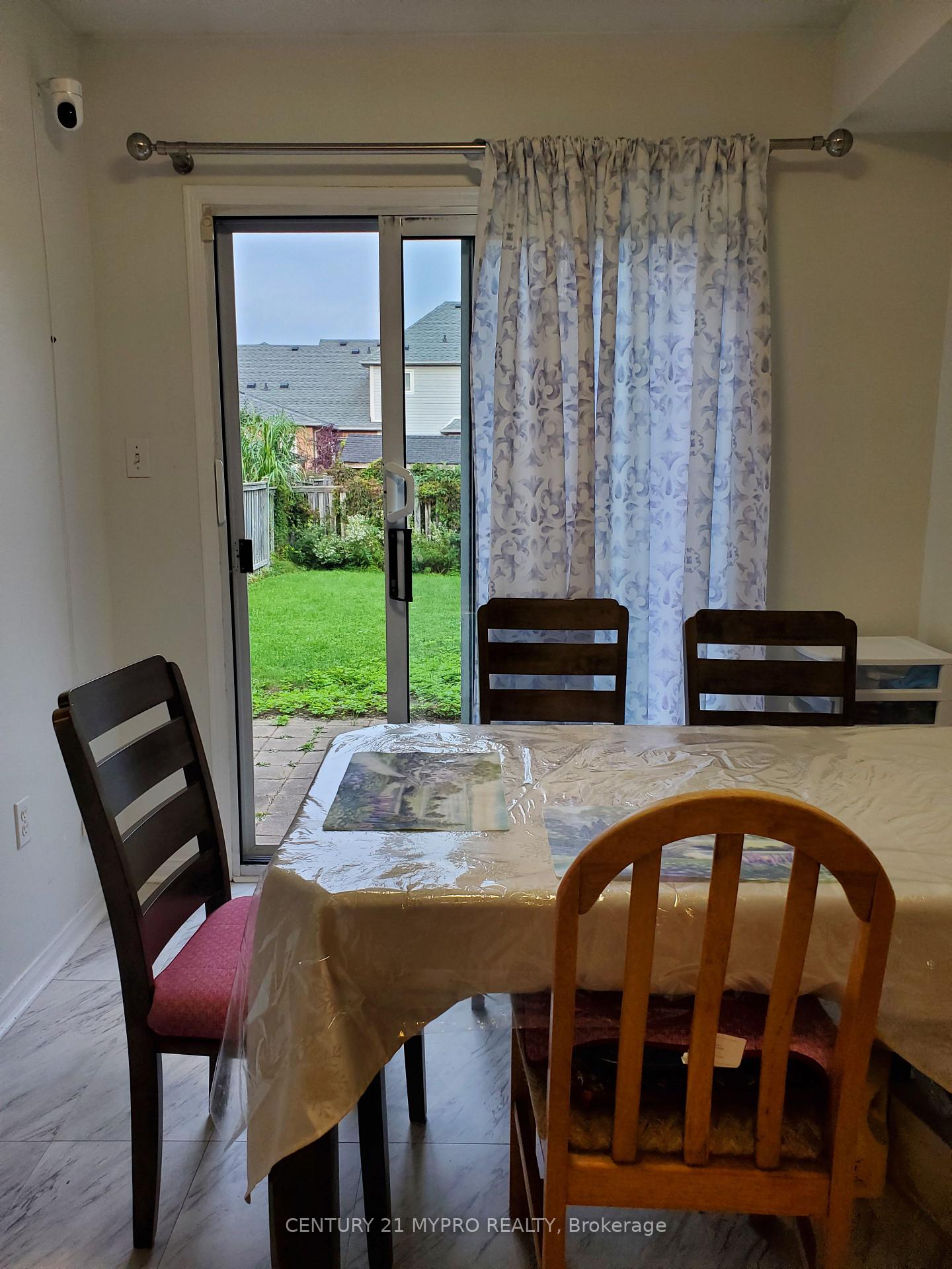 Photo 6 of 11 Oglevie Drive, Whitby, Pringle Creek — HOMEH