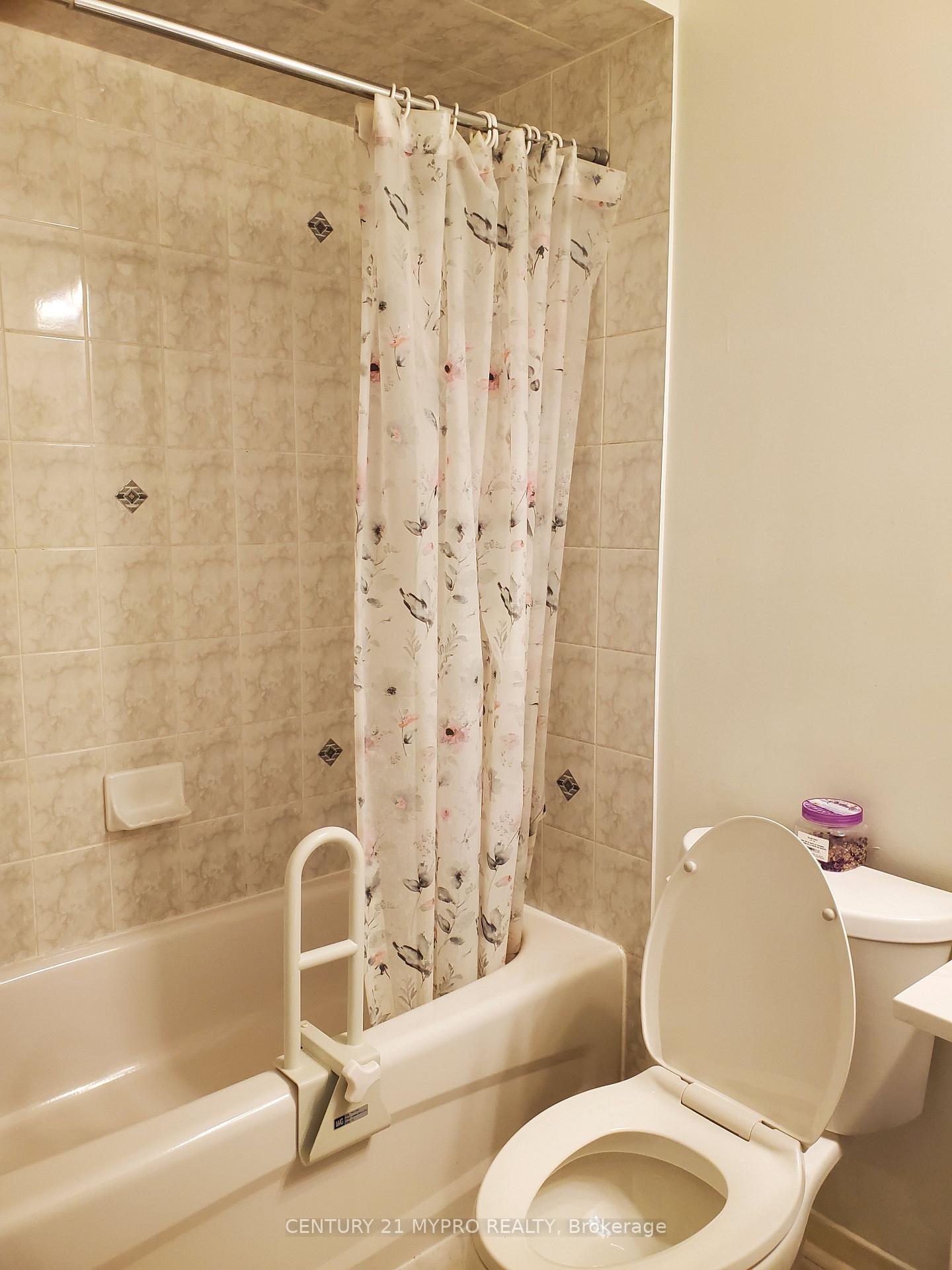 Photo 14 of 11 Oglevie Drive, Whitby, Pringle Creek — HOMEH