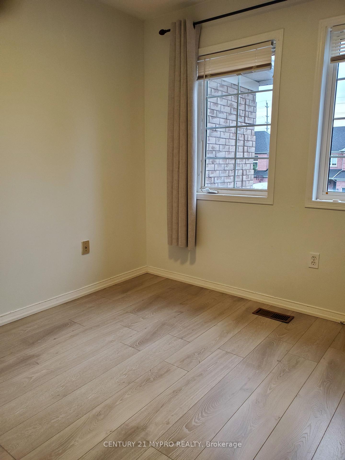 Photo 16 of 11 Oglevie Drive, Whitby, Pringle Creek — HOMEH