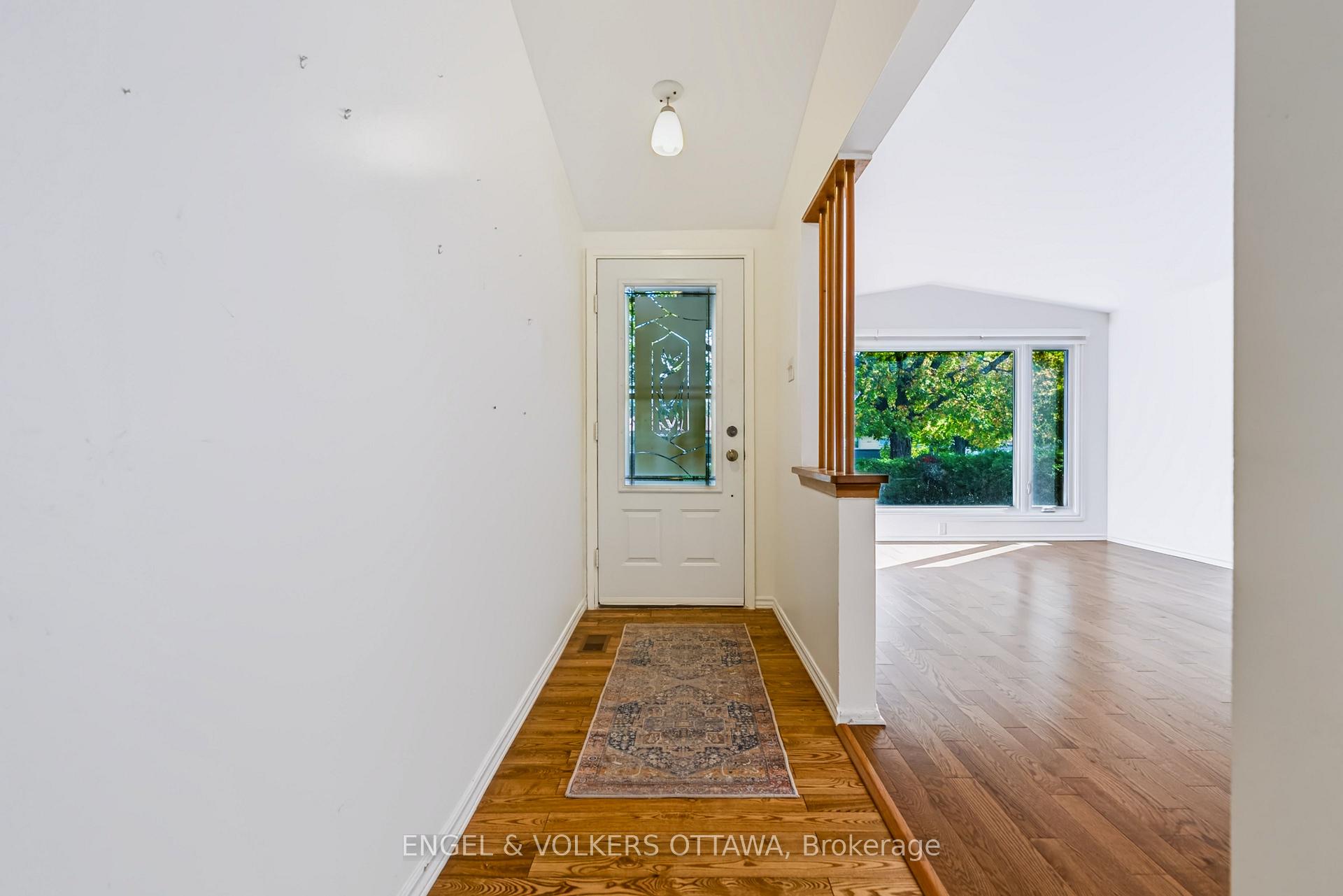 Photo 4 of 2034 Cornish Street, Ottawa, Elmvale Acres/Urbandale — HOMEH
