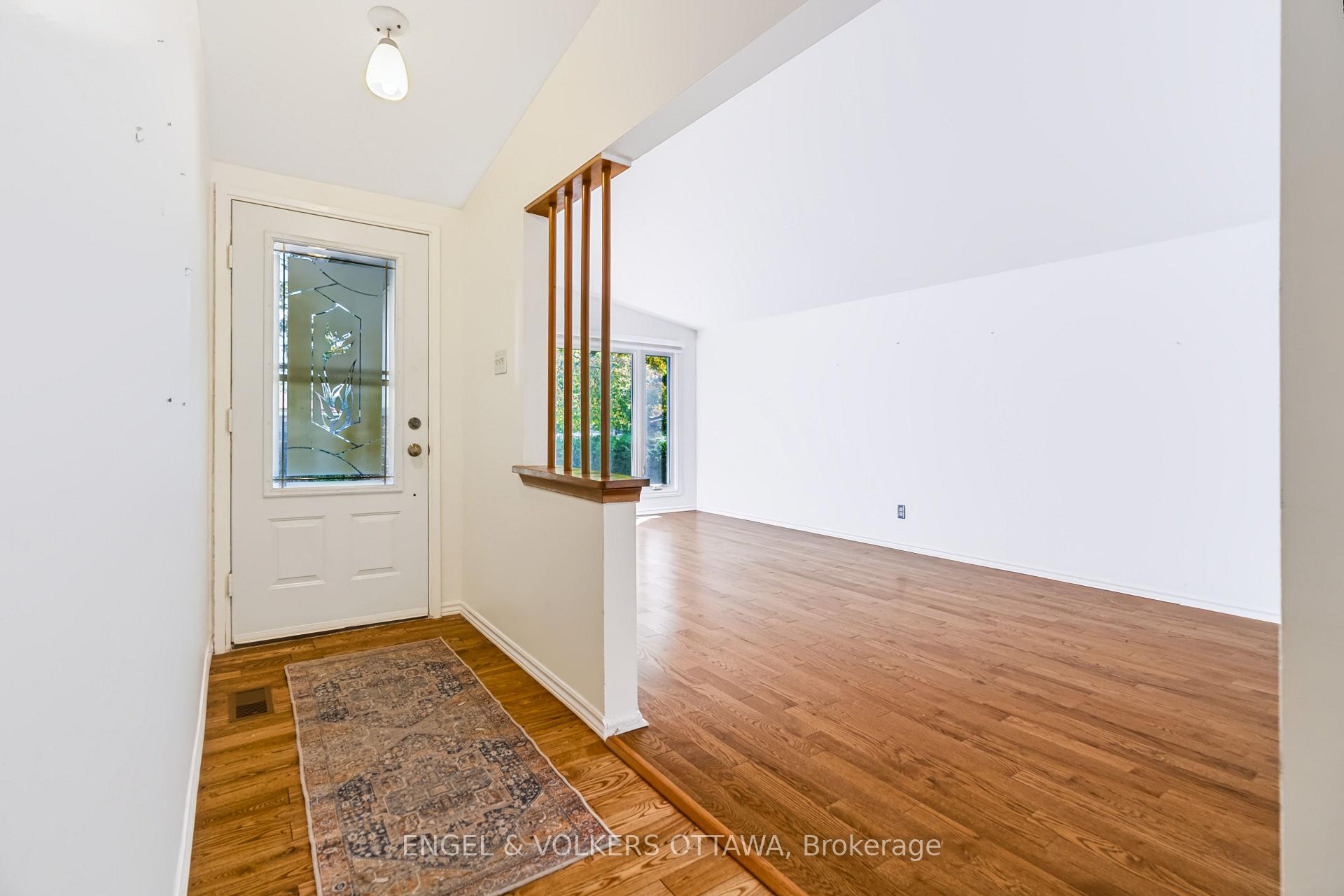 Photo 5 of 2034 Cornish Street, Ottawa, Elmvale Acres/Urbandale — HOMEH