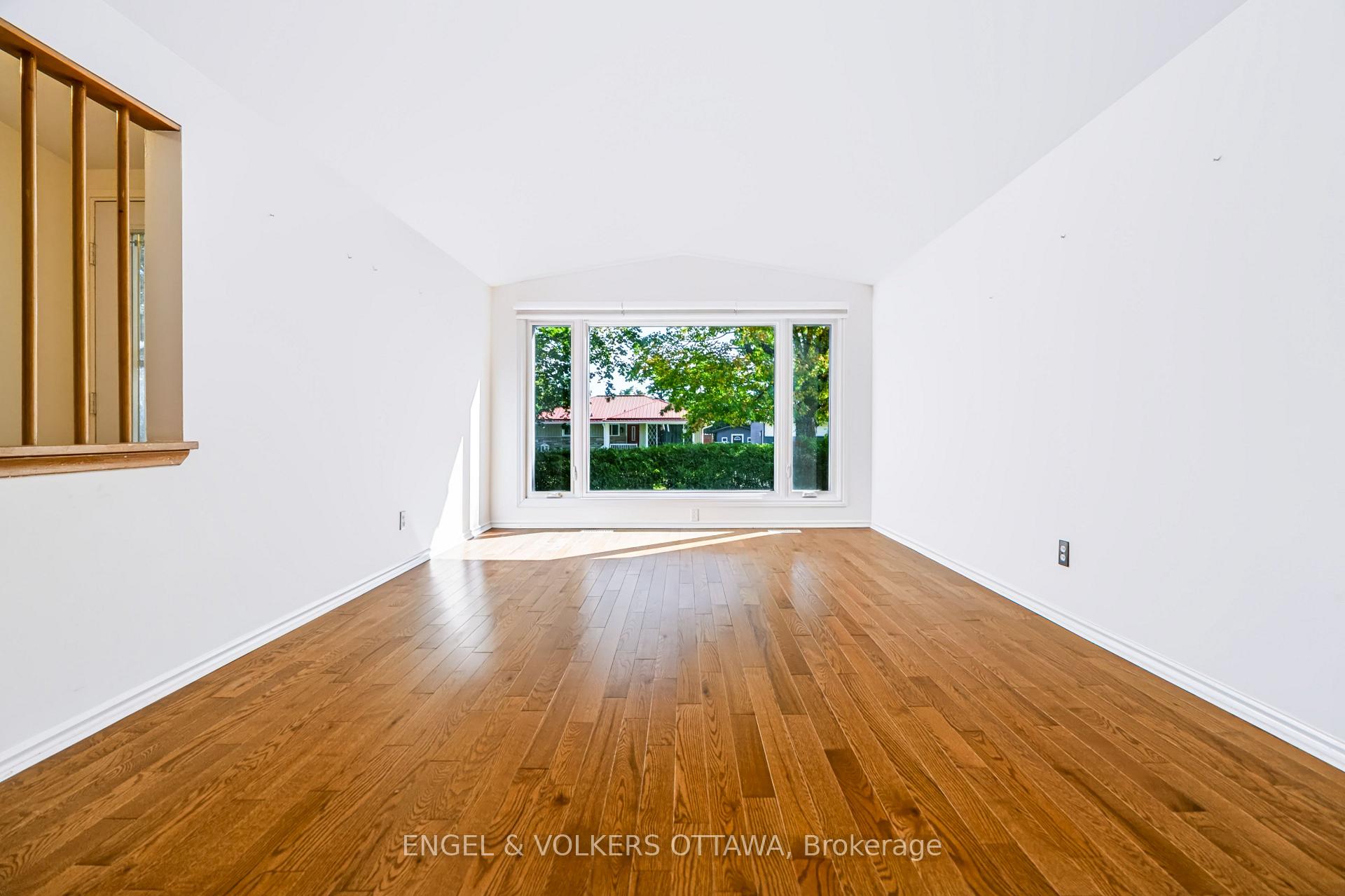 Photo 7 of 2034 Cornish Street, Ottawa, Elmvale Acres/Urbandale — HOMEH