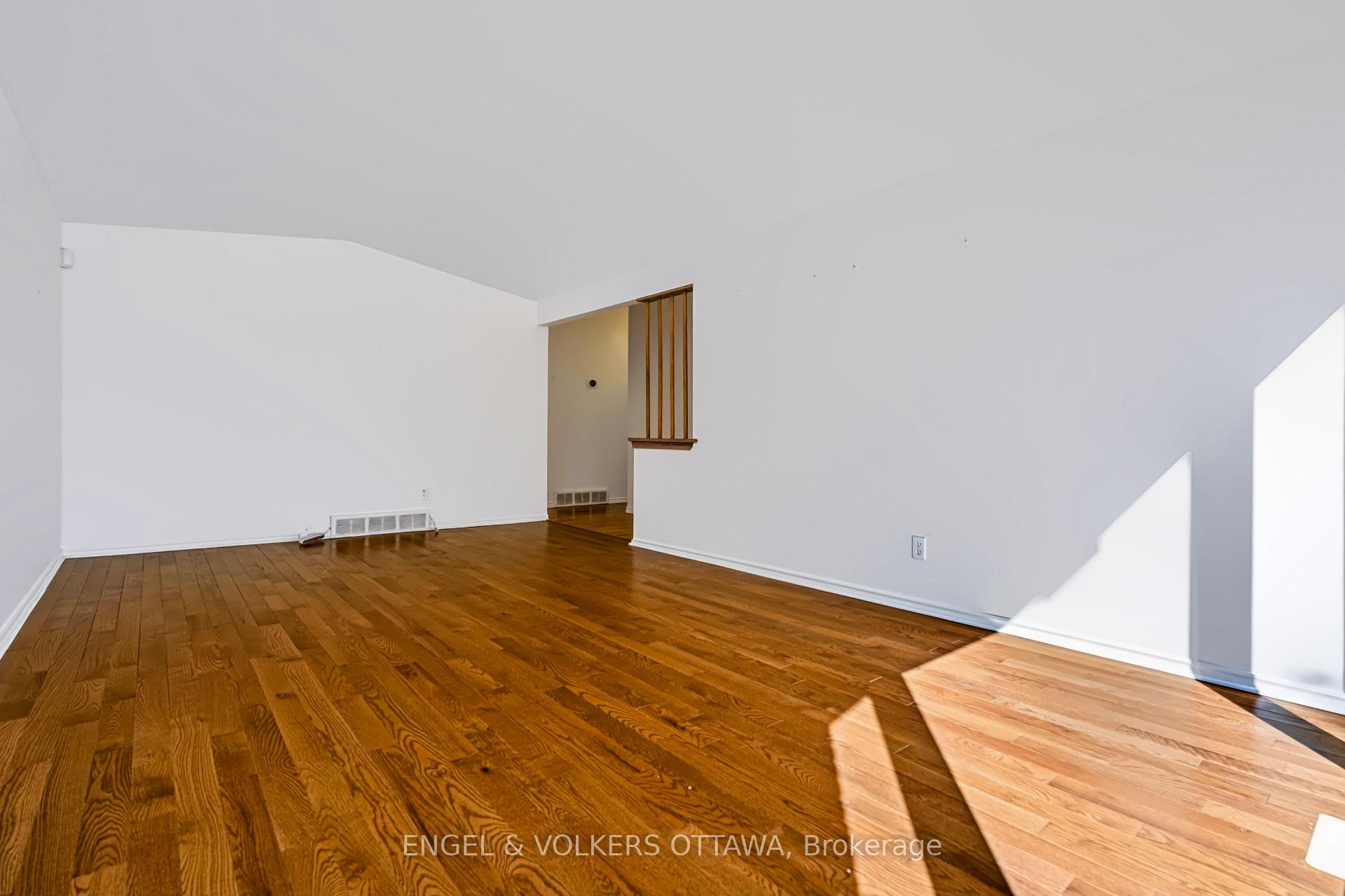 Photo 8 of 2034 Cornish Street, Ottawa, Elmvale Acres/Urbandale — HOMEH