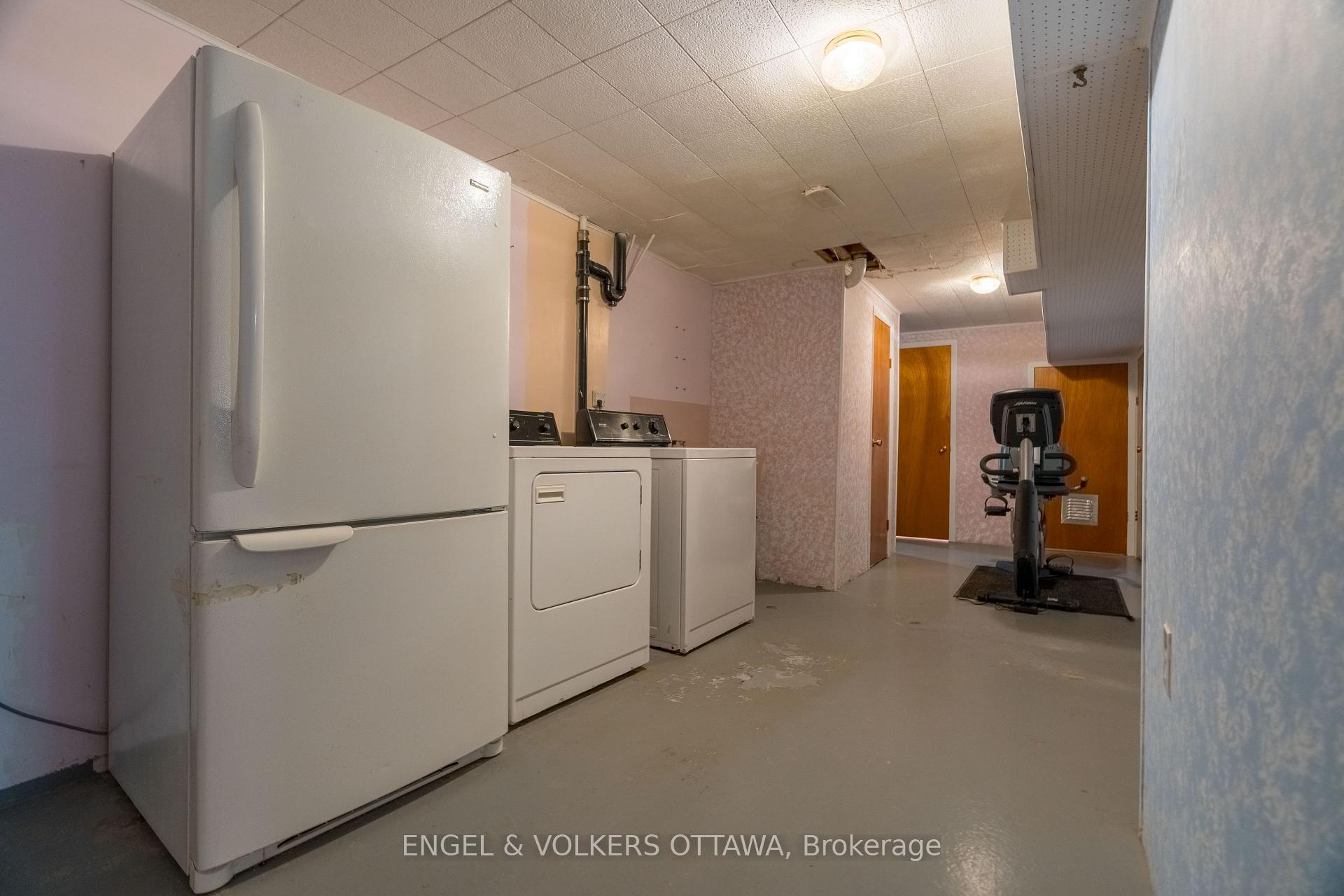 Photo 26 of 2034 Cornish Street, Ottawa, Elmvale Acres/Urbandale — HOMEH