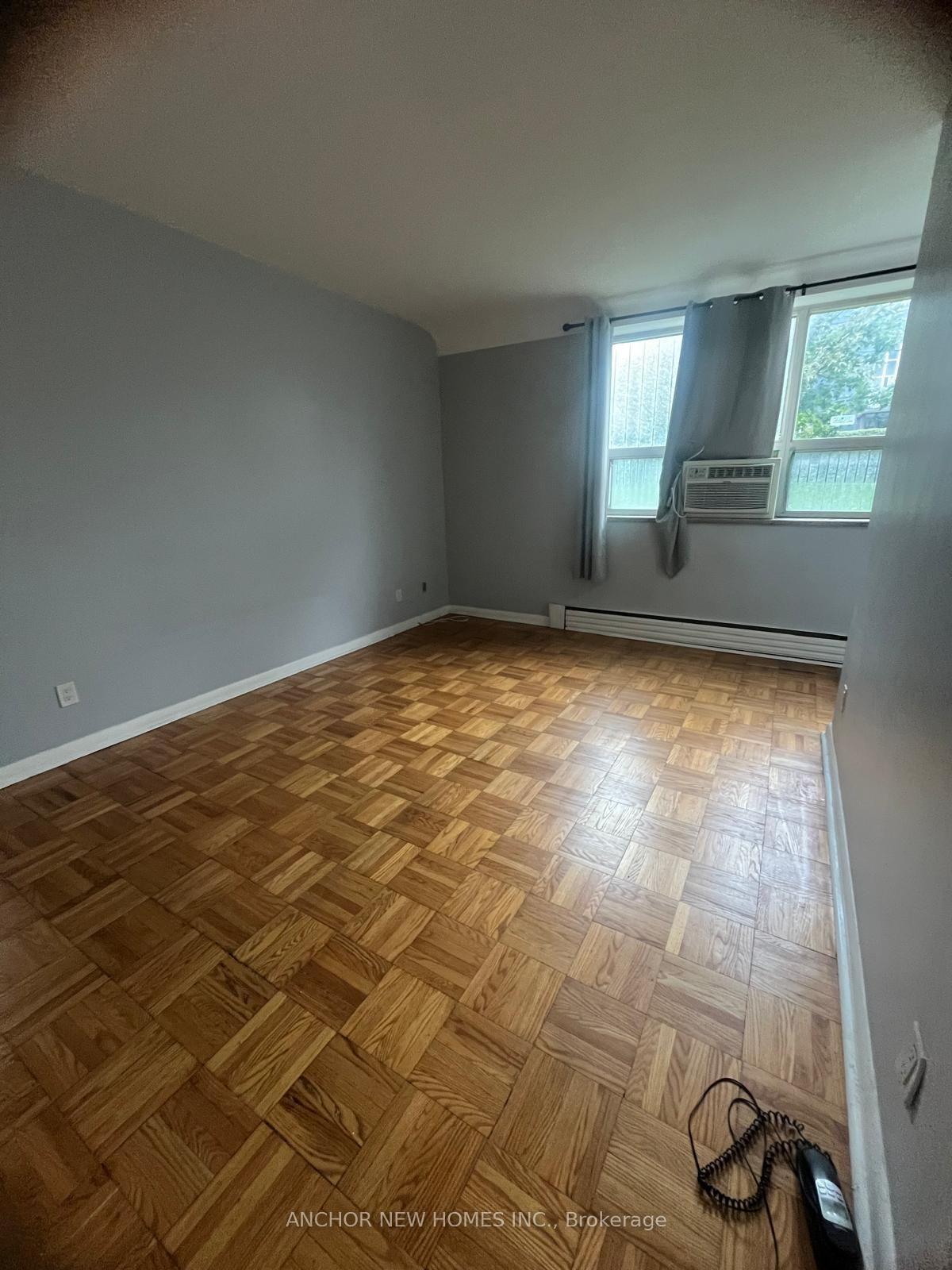 Photo 7 of Unit #3 Lower Level, 3 Hartham Place, North York, Downsview-Roding-CFB — HOMEH