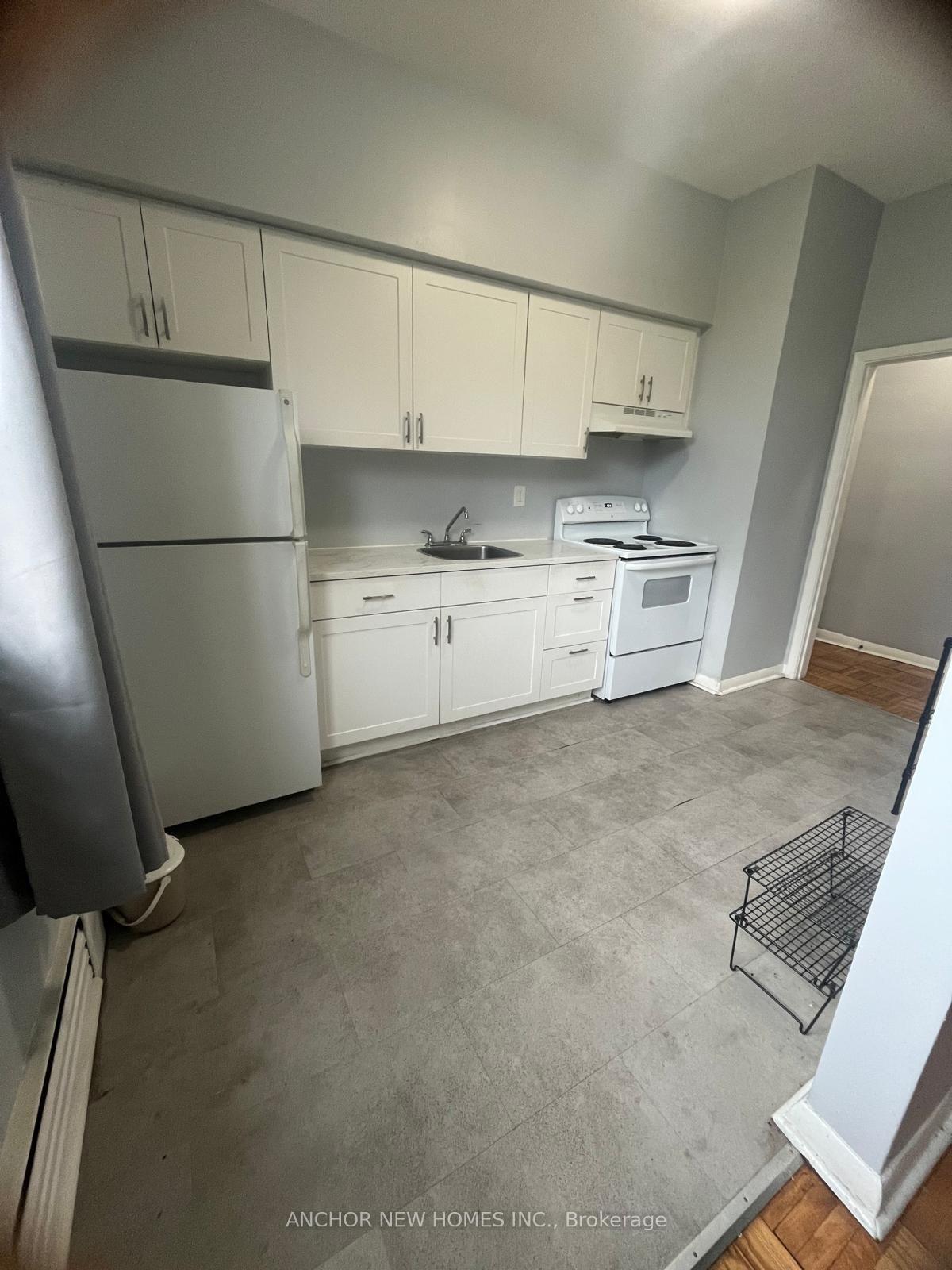 Photo 8 of Unit #3 Lower Level, 3 Hartham Place, North York, Downsview-Roding-CFB — HOMEH