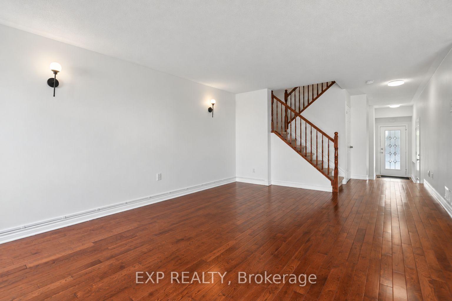 Photo 12 of 322 Foxridge Way, Ottawa, Barrhaven - Strandherd — HOMEH