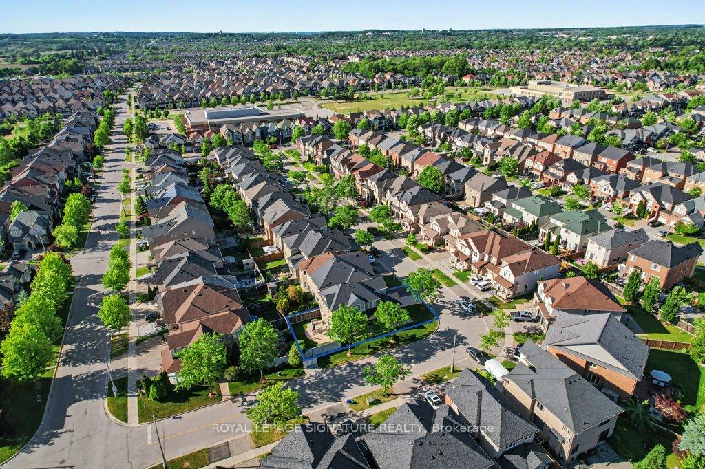 Photo 4 of 22 Ulson Drive, Richmond Hill, Oak Ridges — HOMEH