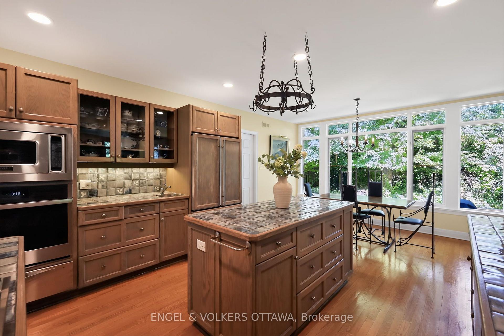 Photo 12 of 13 Chinook Crescent, Ottawa, Bruce Farm/Graham Park/Qualicum/Bellands — HOMEH