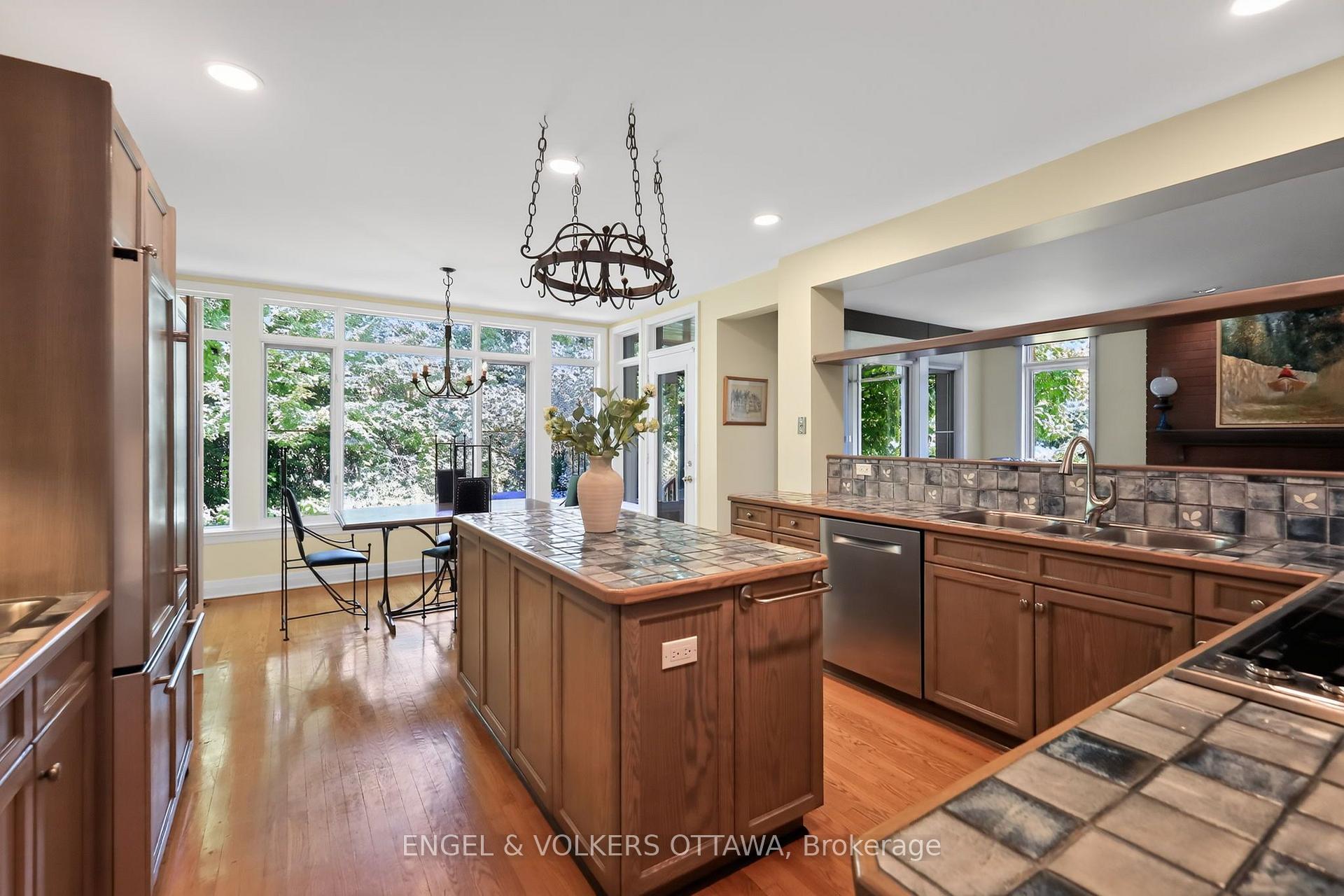 Photo 13 of 13 Chinook Crescent, Ottawa, Bruce Farm/Graham Park/Qualicum/Bellands — HOMEH