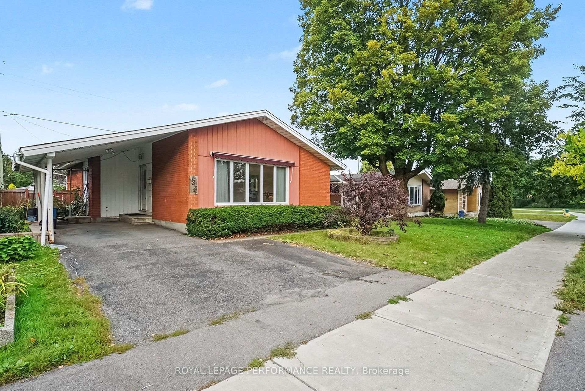 Photo 3 of 1374 Highgate Road, Ottawa, Parkway Park — HOMEH