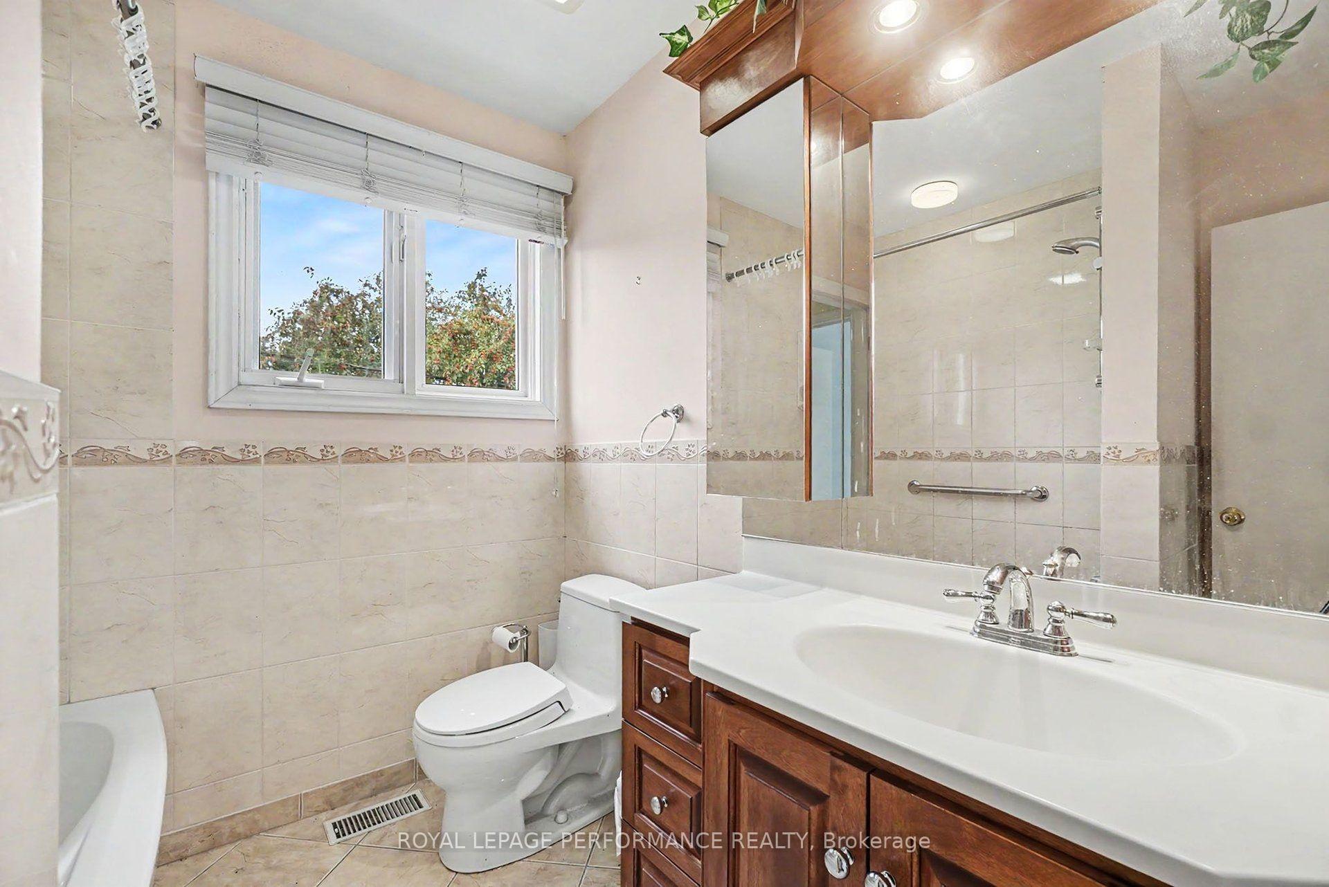 Photo 17 of 1374 Highgate Road, Ottawa, Parkway Park — HOMEH