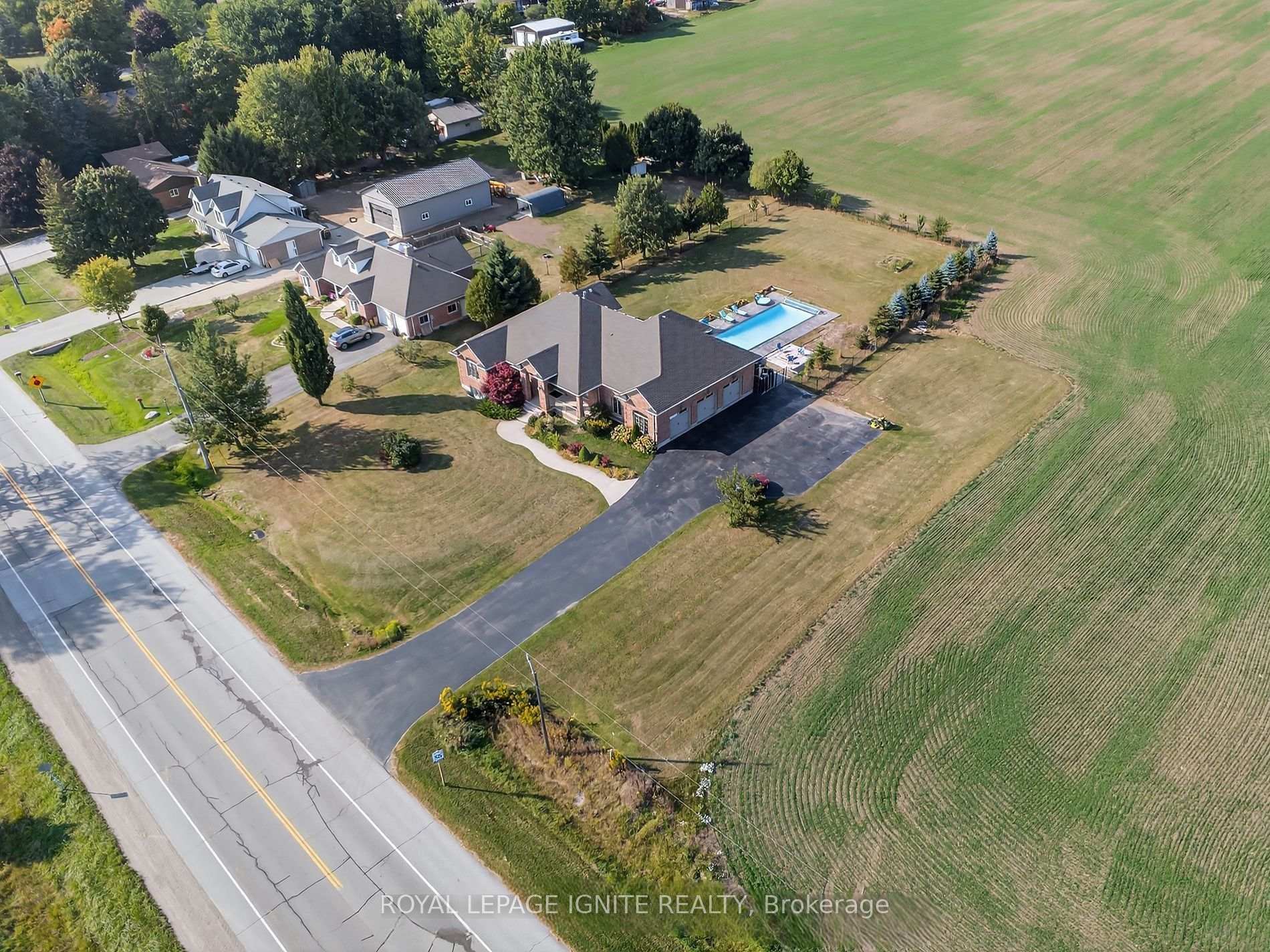 Photo 3 of 4659 Lobsinger Line, Wellesley — HOMEH