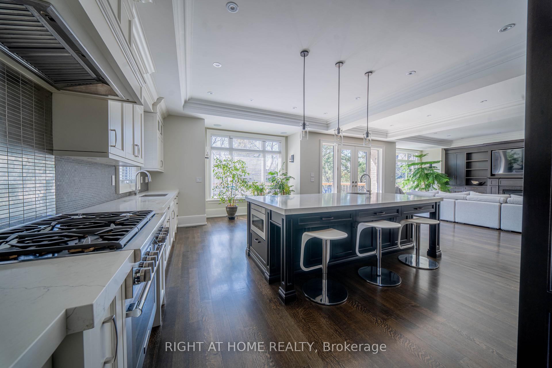 Photo 6 of 2 Finchley Road, Etobicoke, Edenbridge-Humber Valley — HOMEH