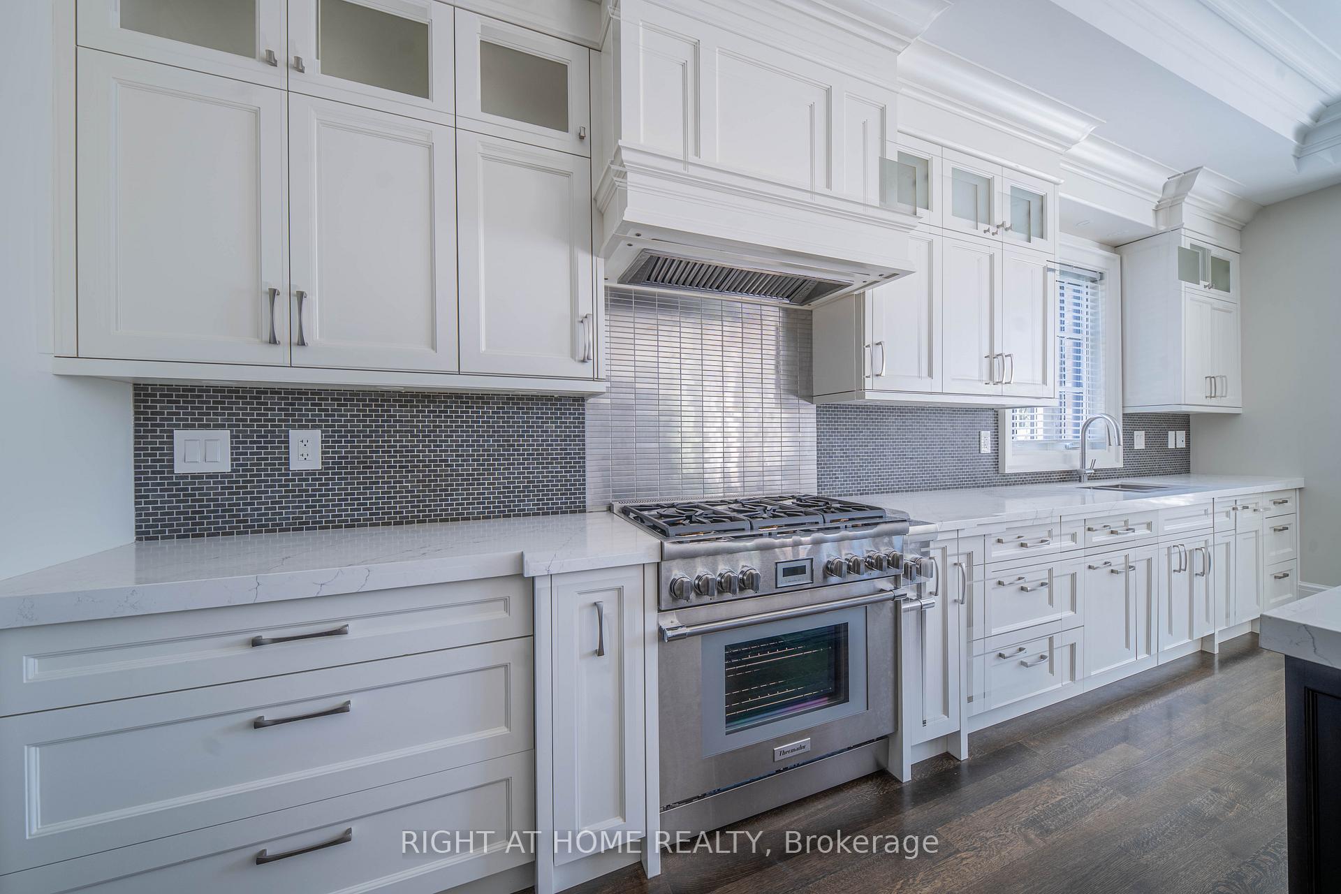 Photo 7 of 2 Finchley Road, Etobicoke, Edenbridge-Humber Valley — HOMEH
