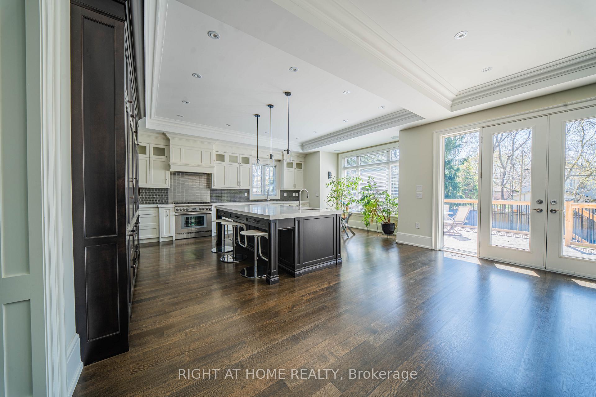 Photo 8 of 2 Finchley Road, Etobicoke, Edenbridge-Humber Valley — HOMEH