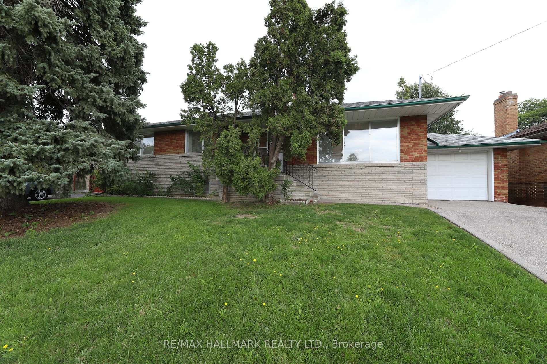 Photo 1 of 41 Commons Drive, Scarborough, Tam O'Shanter-Sullivan — HOMEH