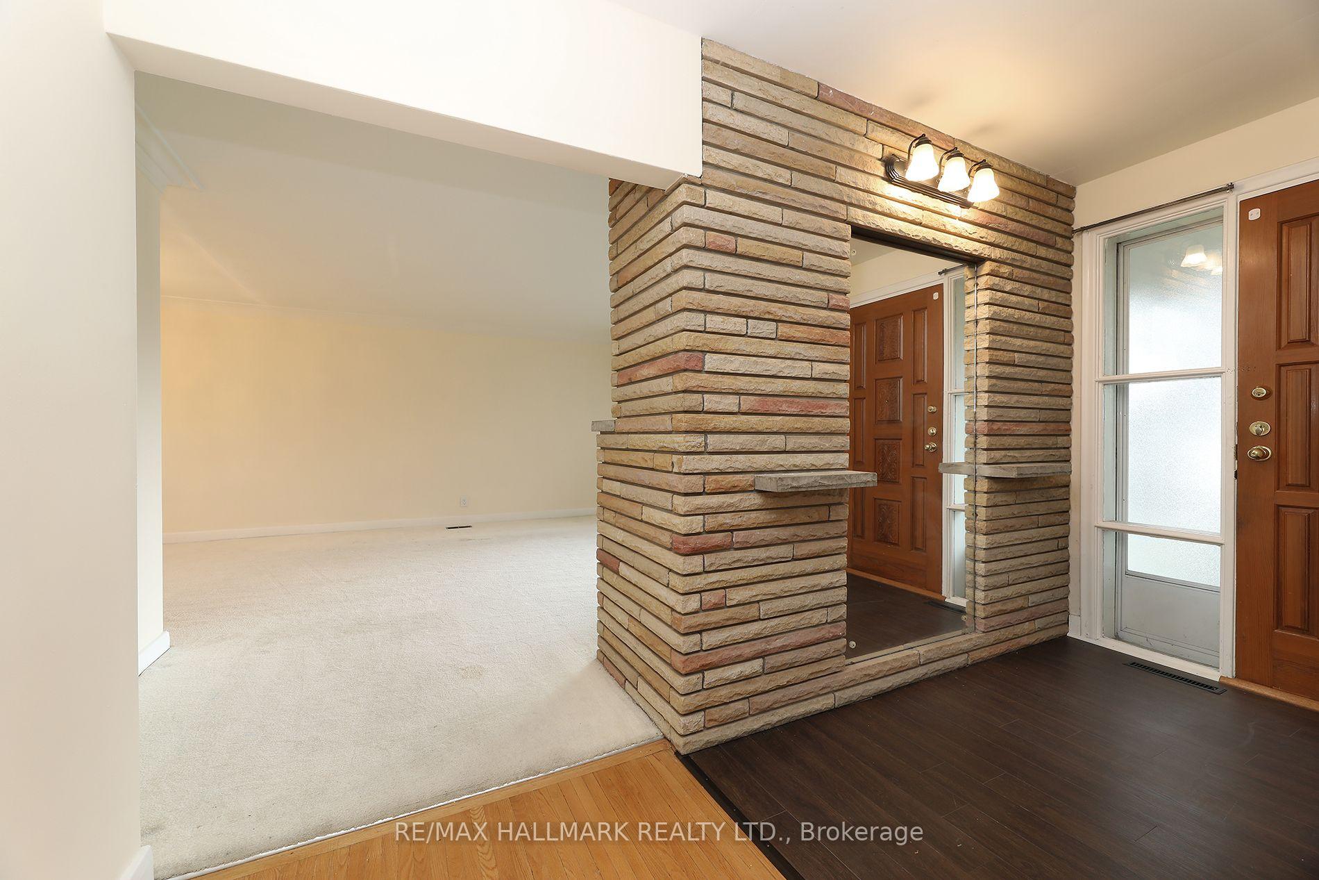 Photo 3 of 41 Commons Drive, Scarborough, Tam O'Shanter-Sullivan — HOMEH