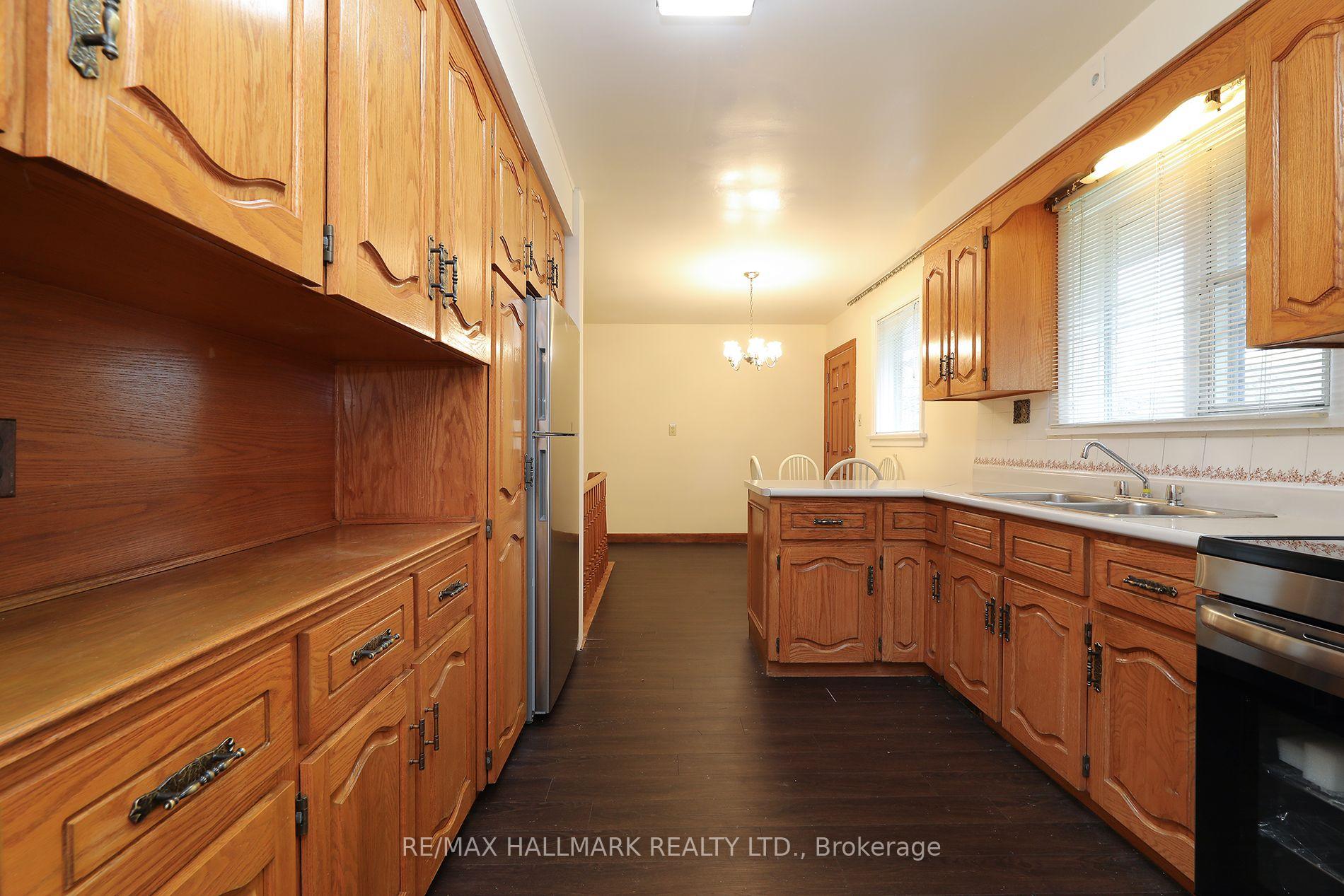 Photo 9 of 41 Commons Drive, Scarborough, Tam O'Shanter-Sullivan — HOMEH