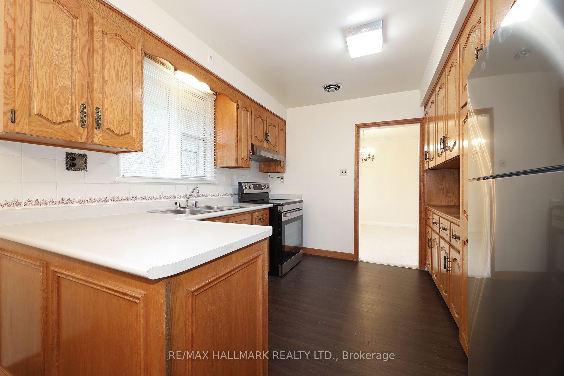 Photo 10 of 41 Commons Drive, Scarborough, Tam O'Shanter-Sullivan — HOMEH