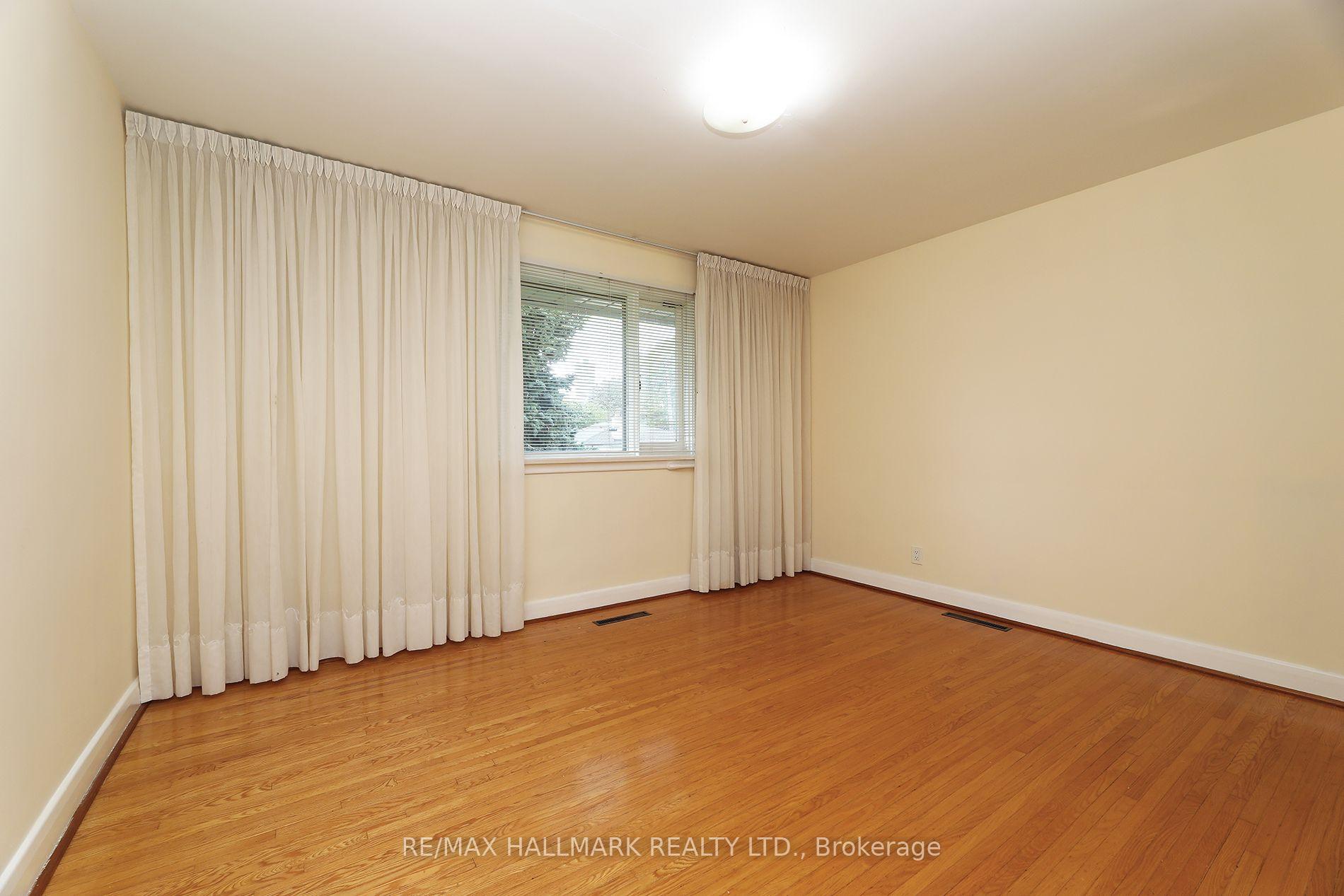 Photo 15 of 41 Commons Drive, Scarborough, Tam O'Shanter-Sullivan — HOMEH