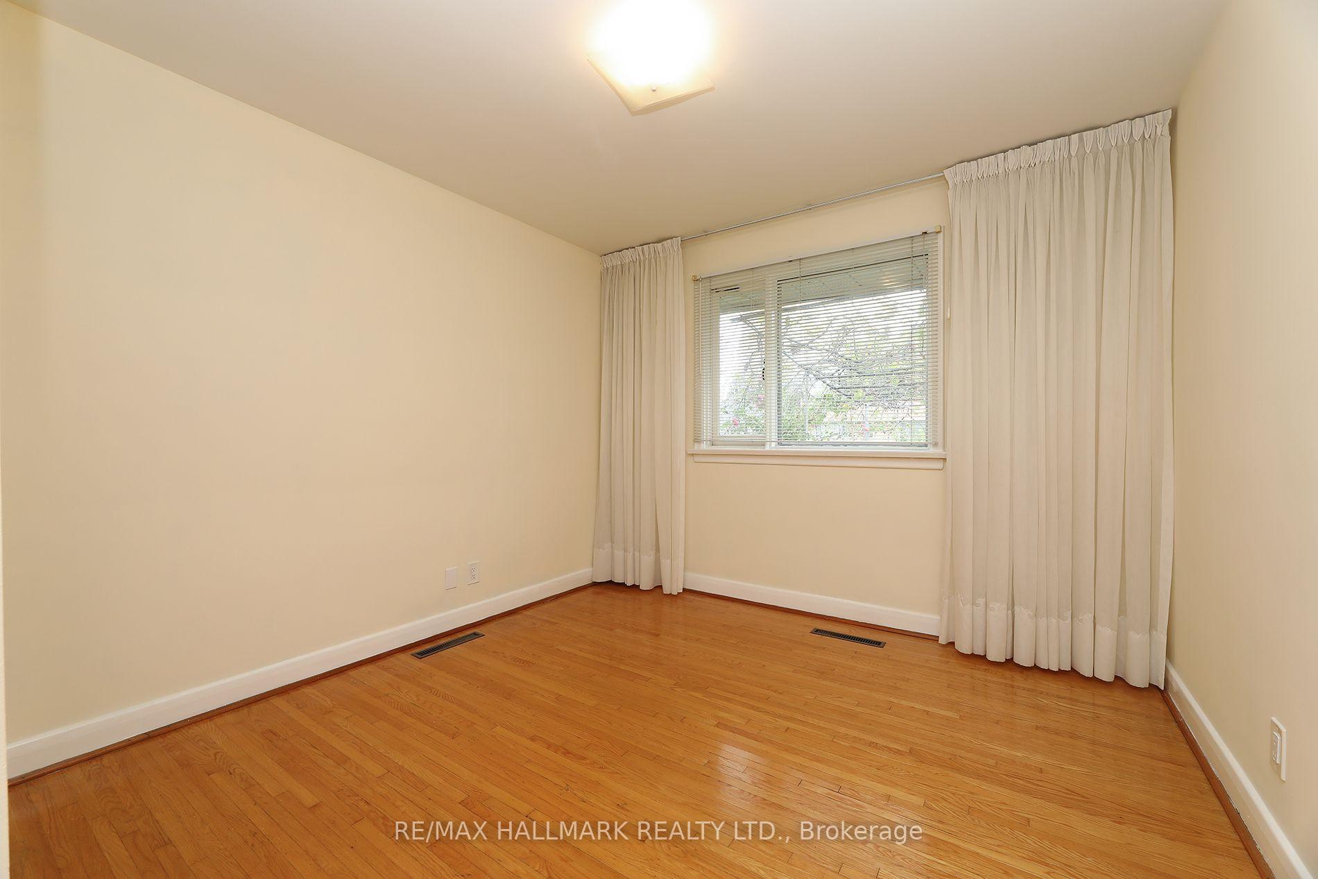 Photo 17 of 41 Commons Drive, Scarborough, Tam O'Shanter-Sullivan — HOMEH