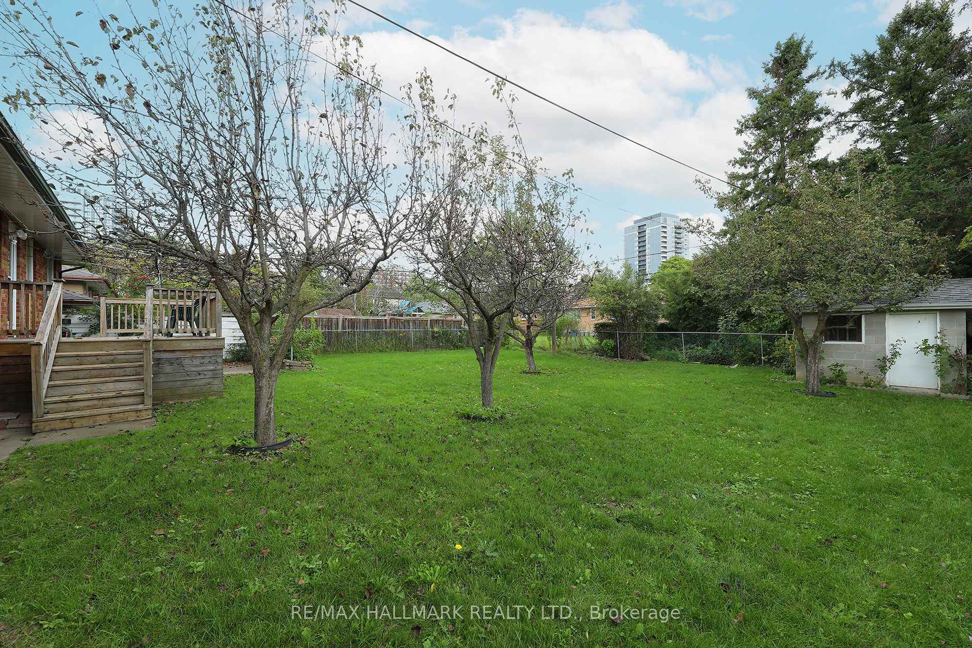 Photo 35 of 41 Commons Drive, Scarborough, Tam O'Shanter-Sullivan — HOMEH