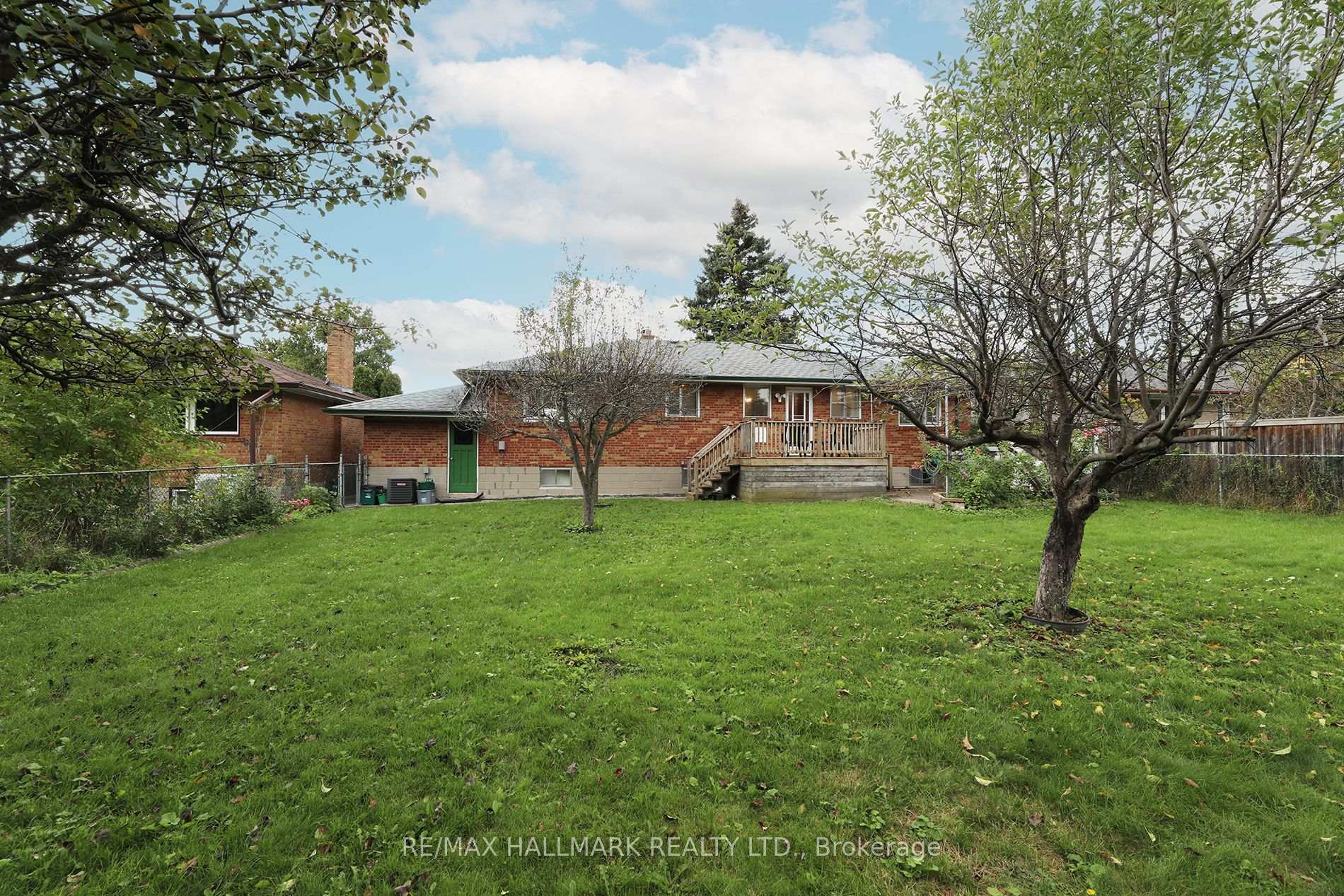 Photo 37 of 41 Commons Drive, Scarborough, Tam O'Shanter-Sullivan — HOMEH