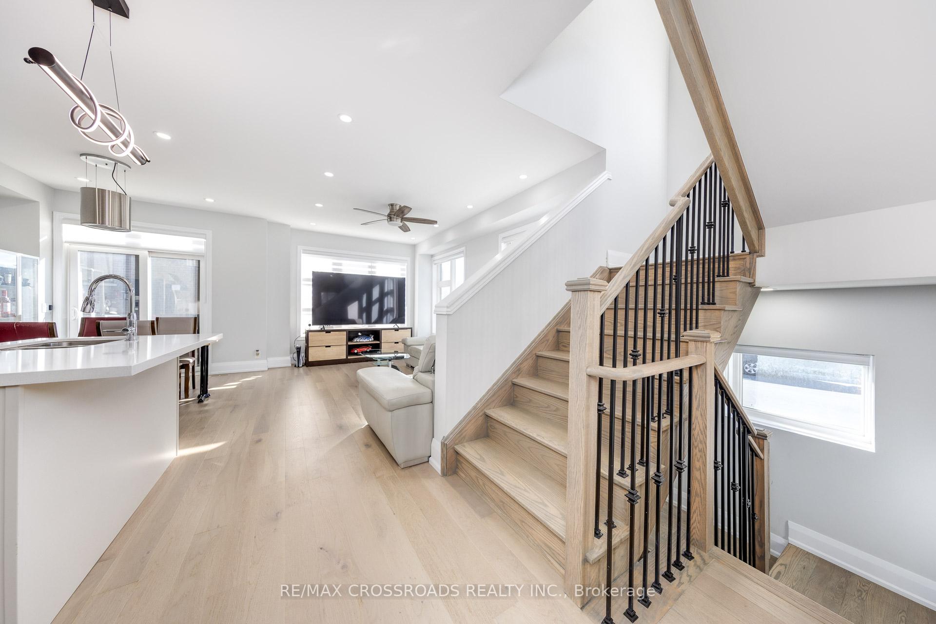 Photo 6 of 15 Percy Rye Avenue, Markham, Angus Glen — HOMEH