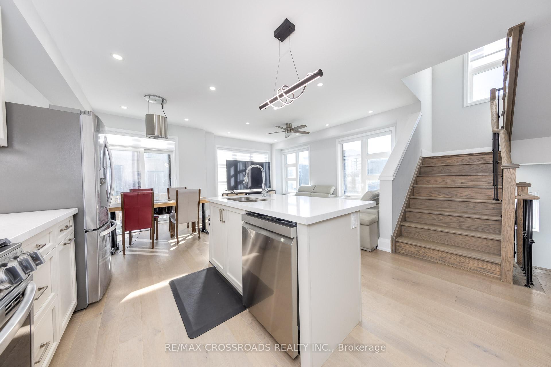 Photo 7 of 15 Percy Rye Avenue, Markham, Angus Glen — HOMEH