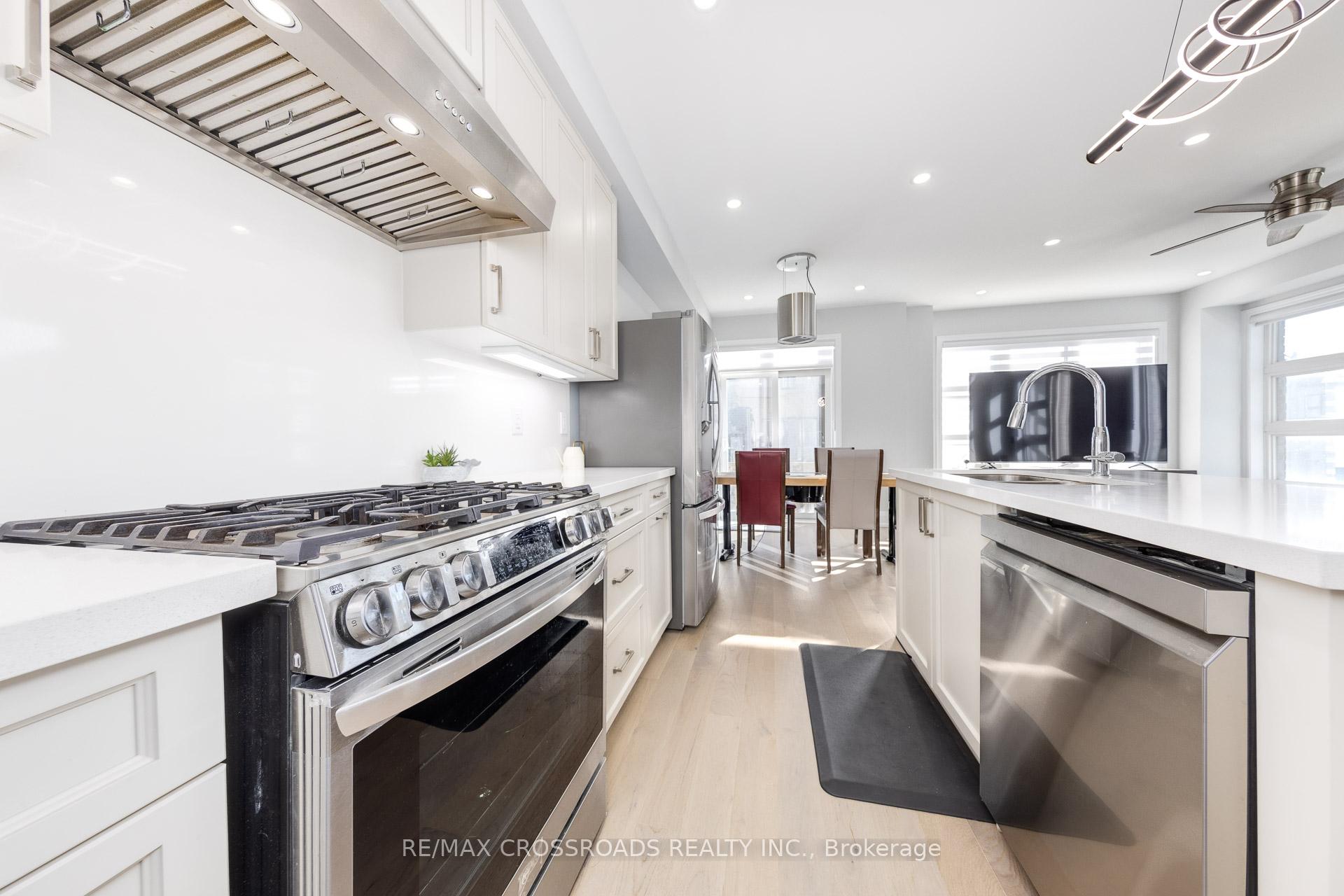 Photo 11 of 15 Percy Rye Avenue, Markham, Angus Glen — HOMEH