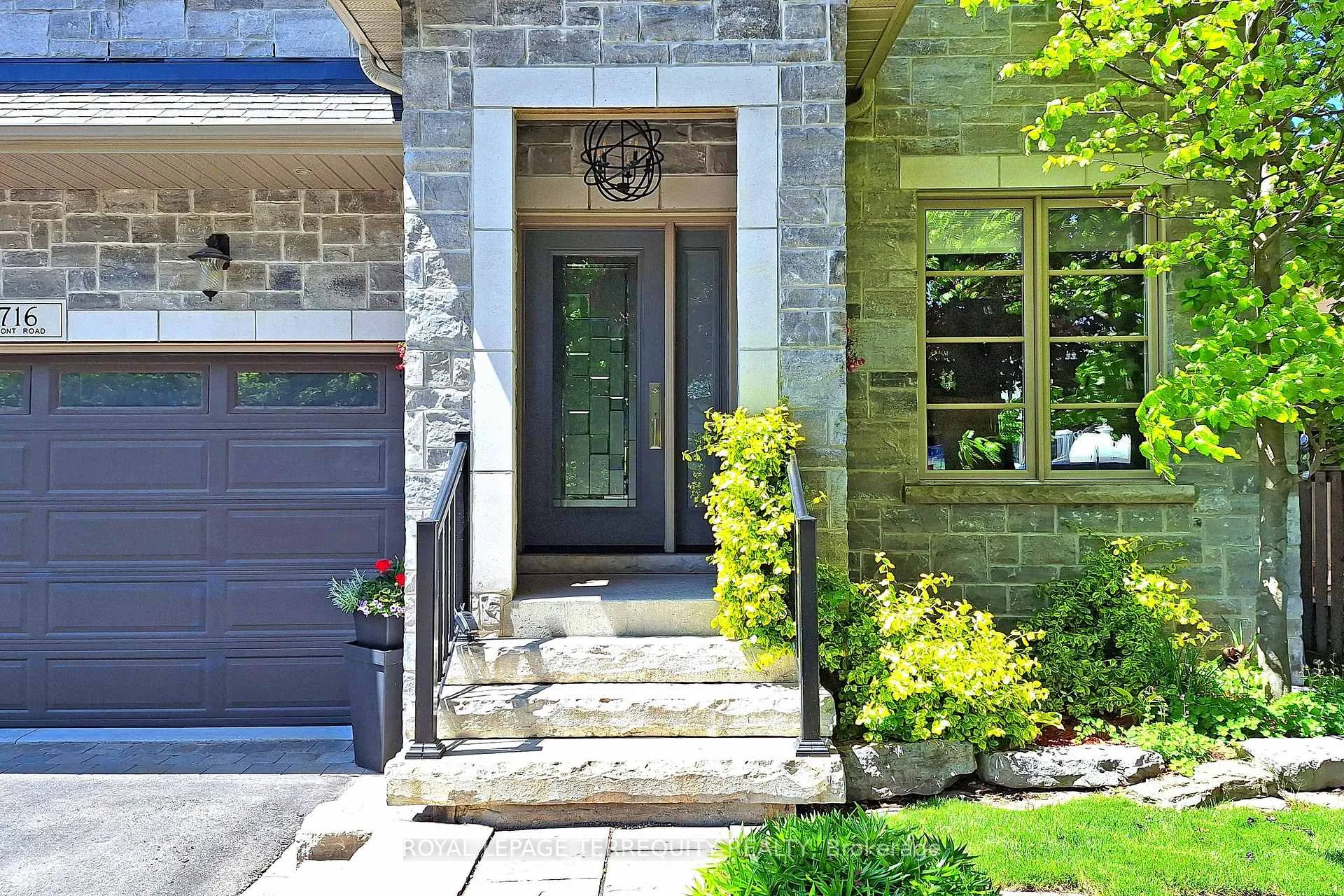 Photo 2 of 716 Front Road, Pickering, Bay Ridges — HOMEH