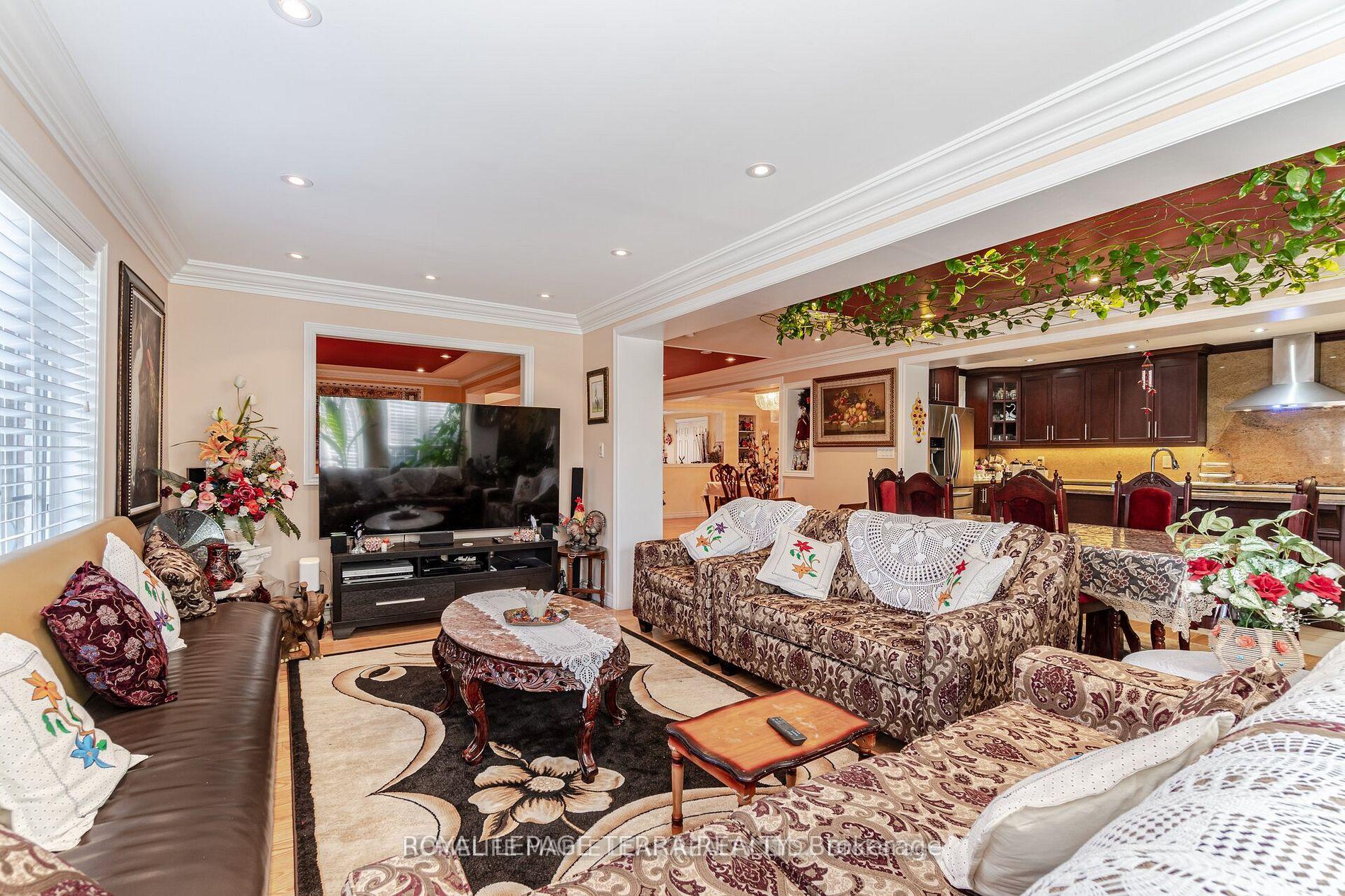 Photo 8 of 14 Sheringham Street, Brampton, Heart Lake West — HOMEH