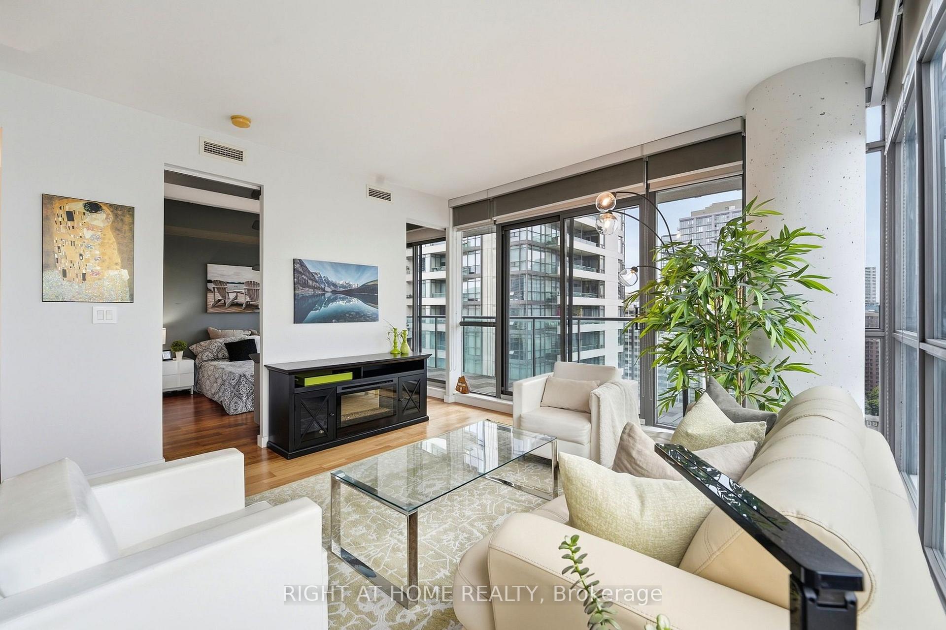 Photo 8 of Unit 1908, 285 Mutual Street, Toronto, Church-Yonge Corridor — HOMEH