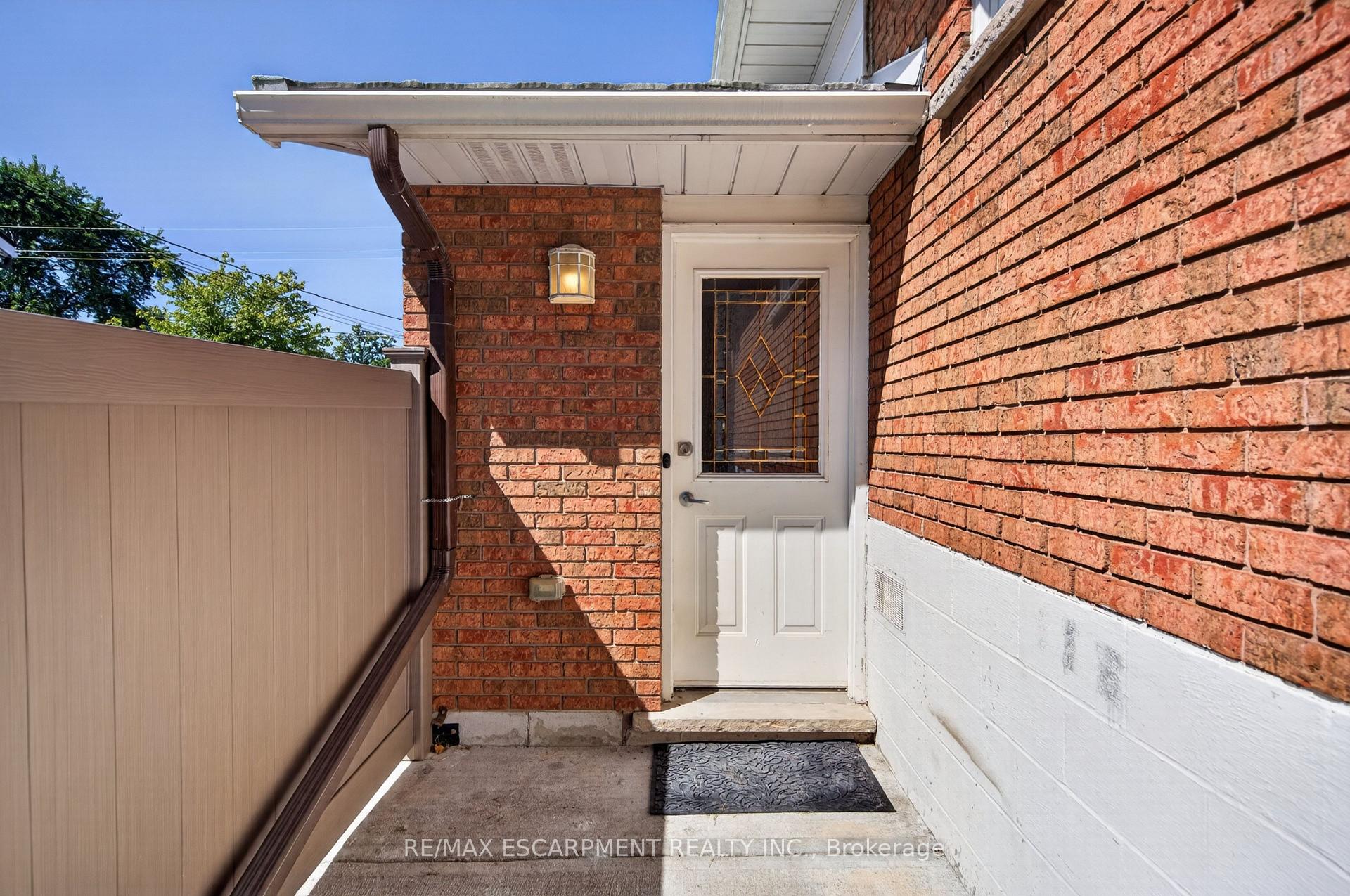 Photo 2 of Unit 2 (lower), 294 Jones Road, Hamilton, Fruitland — HOMEH