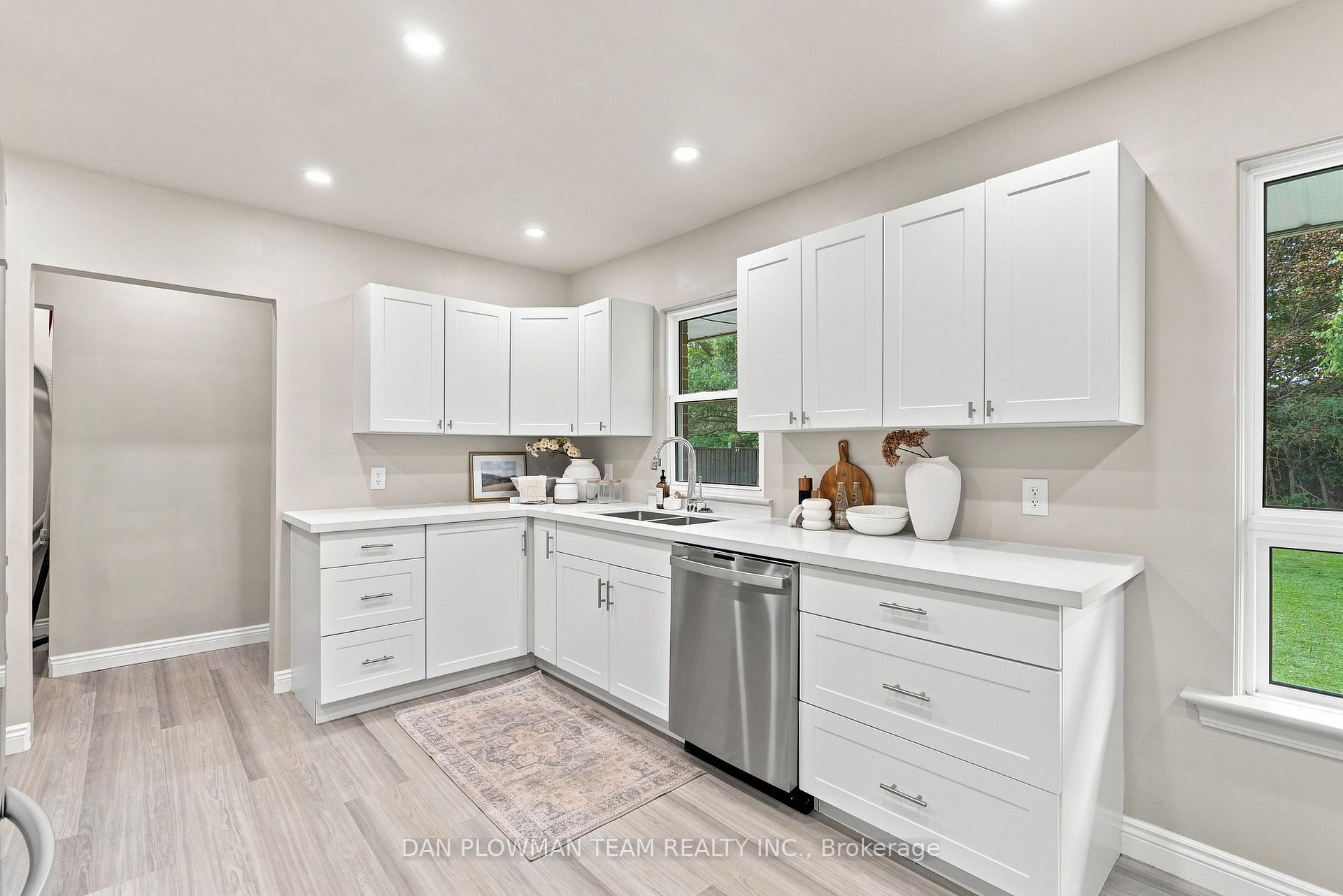 Photo 9 of 786 Mary Street N, Oshawa, Centennial — HOMEH