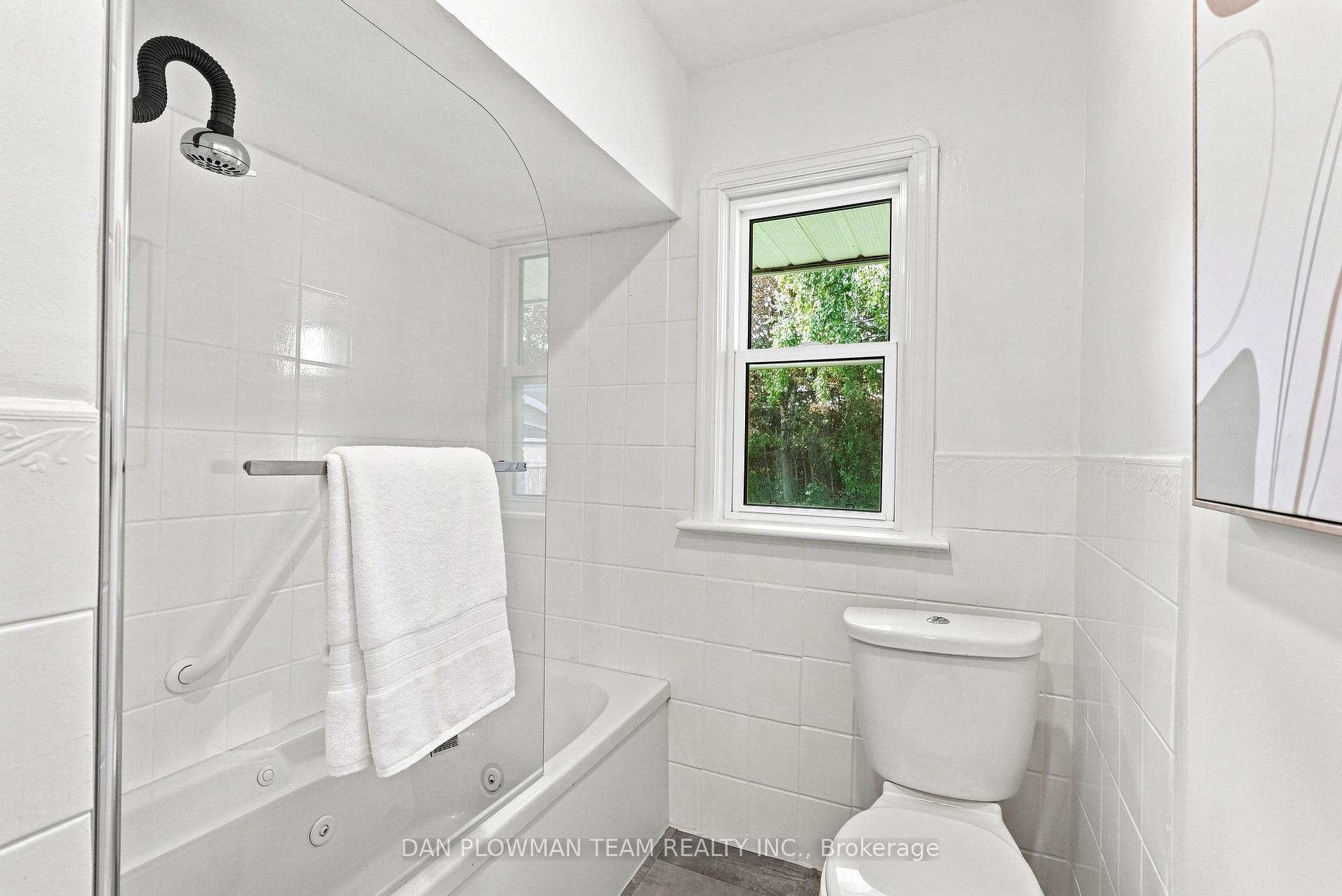Photo 20 of 786 Mary Street N, Oshawa, Centennial — HOMEH